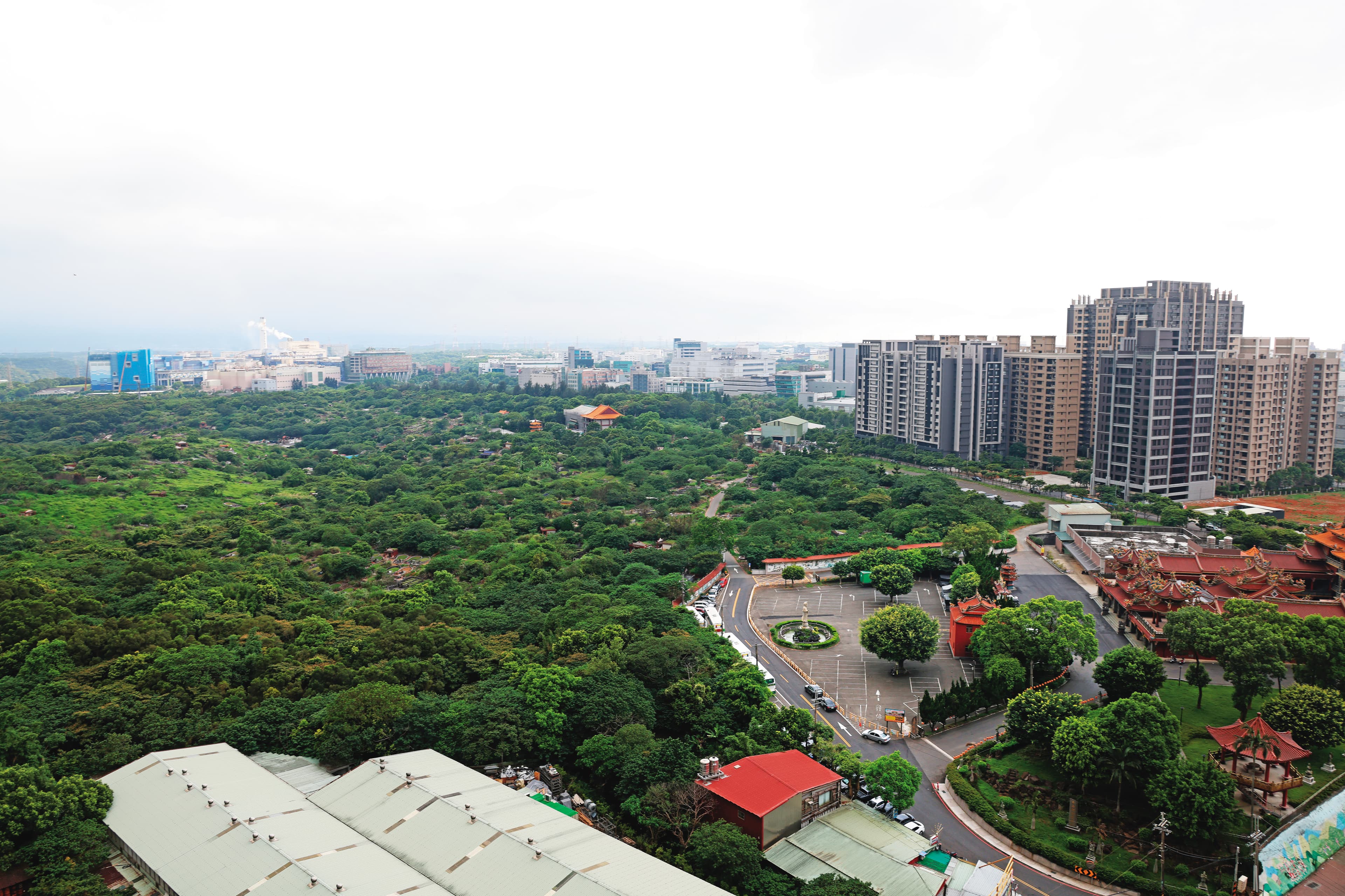 華亞科技園區擴大範圍至50公頃,開發利益破數百億元,全案送交內政部審議中。