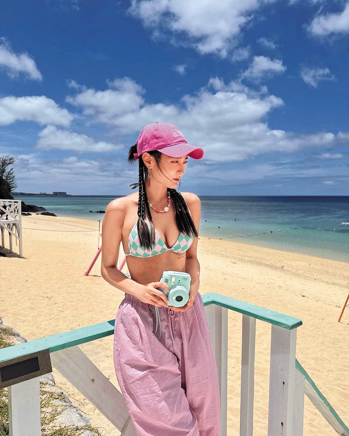 王淨難得解放雙乳,感謝掌鏡人aka曹佑寧的不藏私。(翻攝自王淨IG)