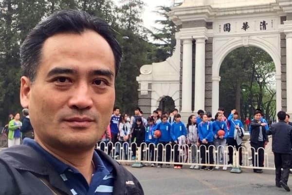 在美色與利益攻勢下,孫一鳴完全淪陷,為協助同方威視搶下標案。(翻攝自孫一鳴臉書)