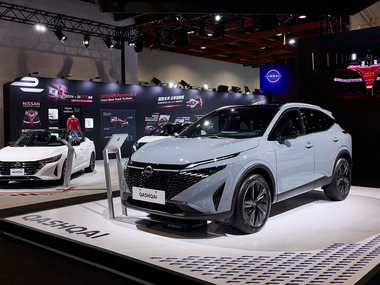 外觀採用新世代的設計語彙，與現行的NISSAN車款有極大的區別。