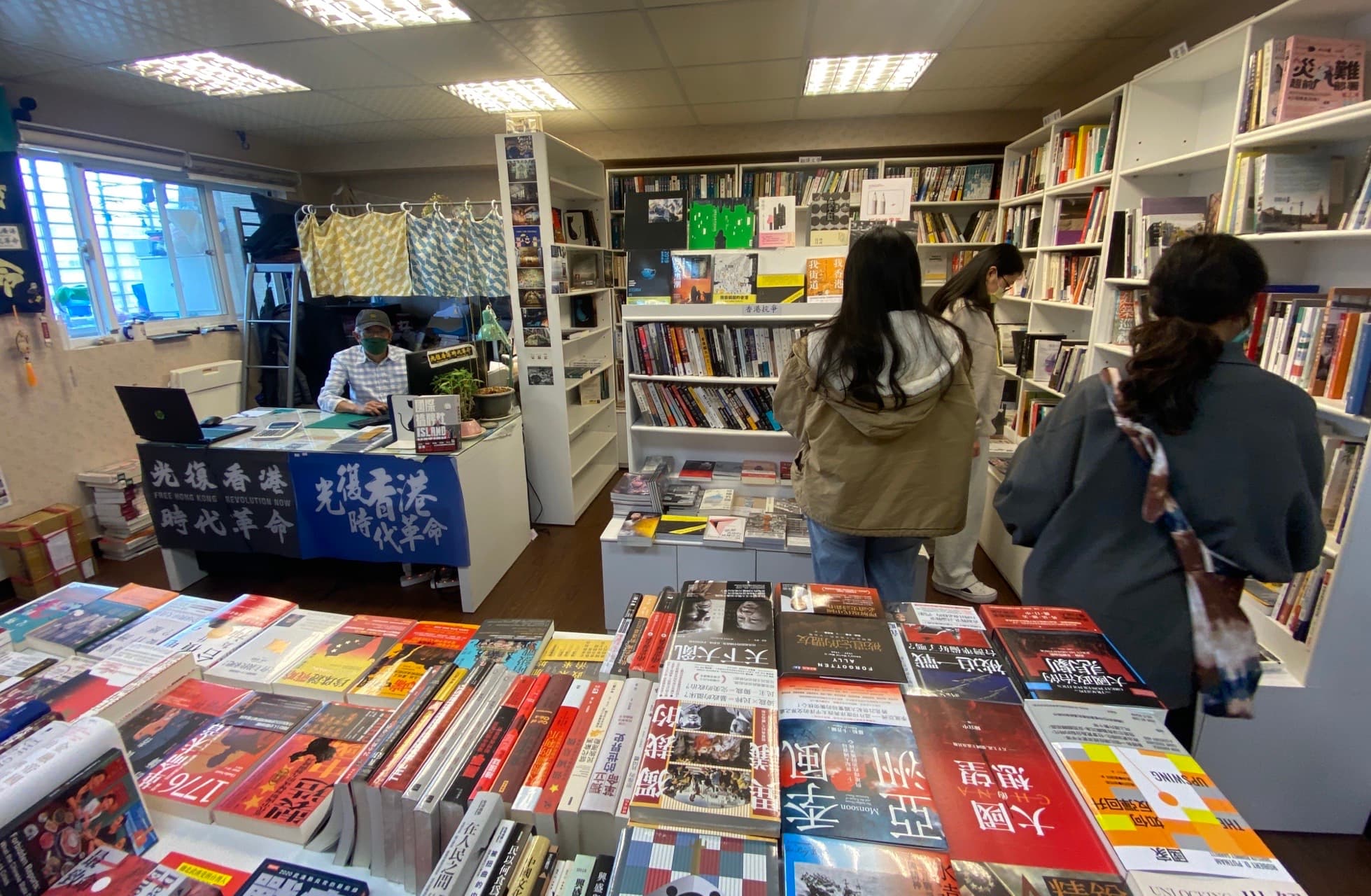 林榮基在台北捷運中山站附近重開銅鑼灣書店，後遷至金門街。（陳凱俊攝）