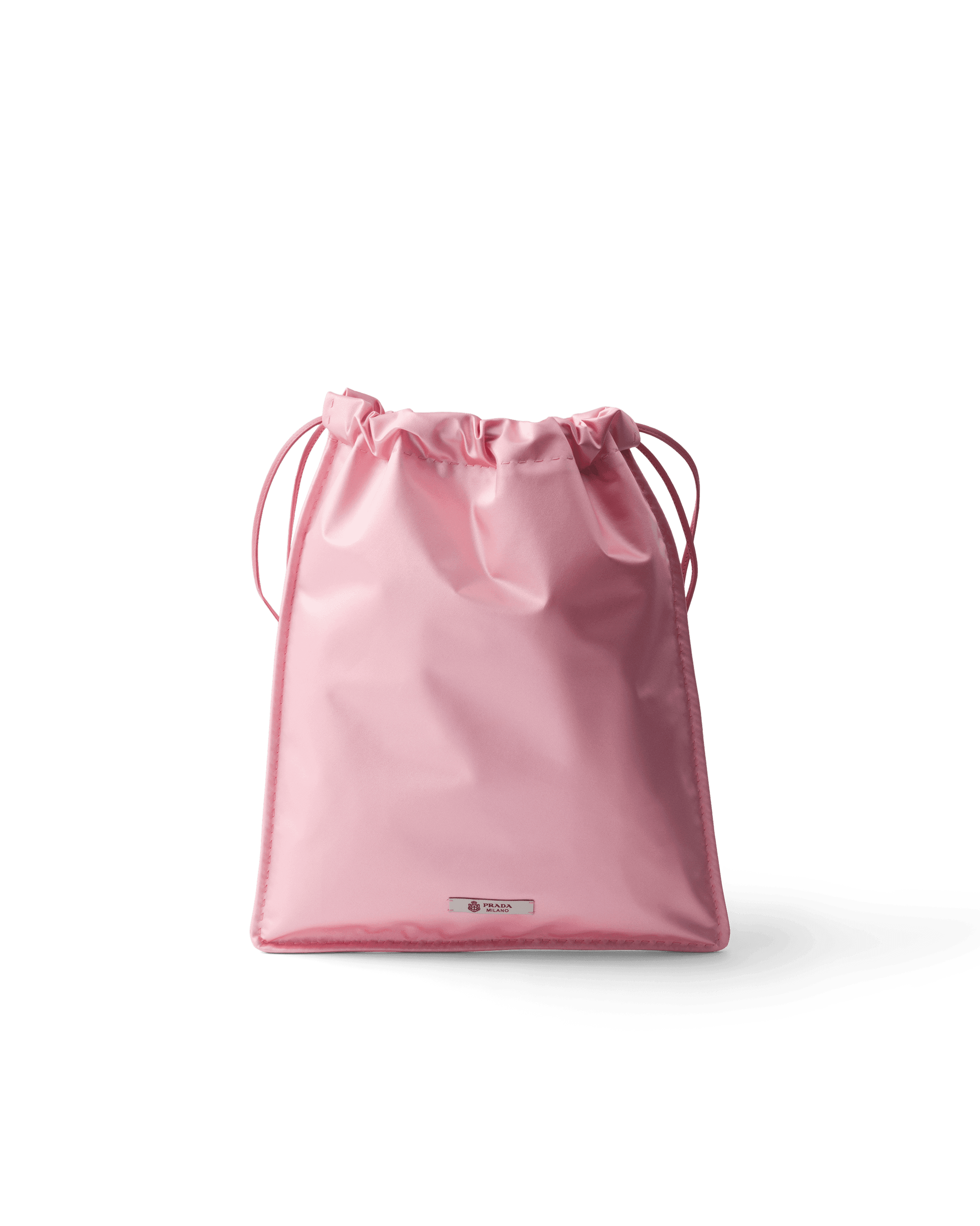 Wish絲緞Duchesse萬用袋。NT$39,000(PRADA提供)