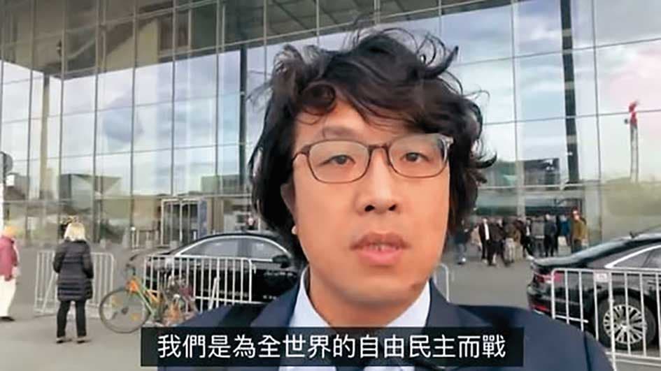 沈伯洋訪德行程高度保密,圖為他作證前在國會門口表示:「現在,我就在德國的國會門口,即將以台灣立法委員的身分,進去作證。」(翻攝沈伯洋臉書)