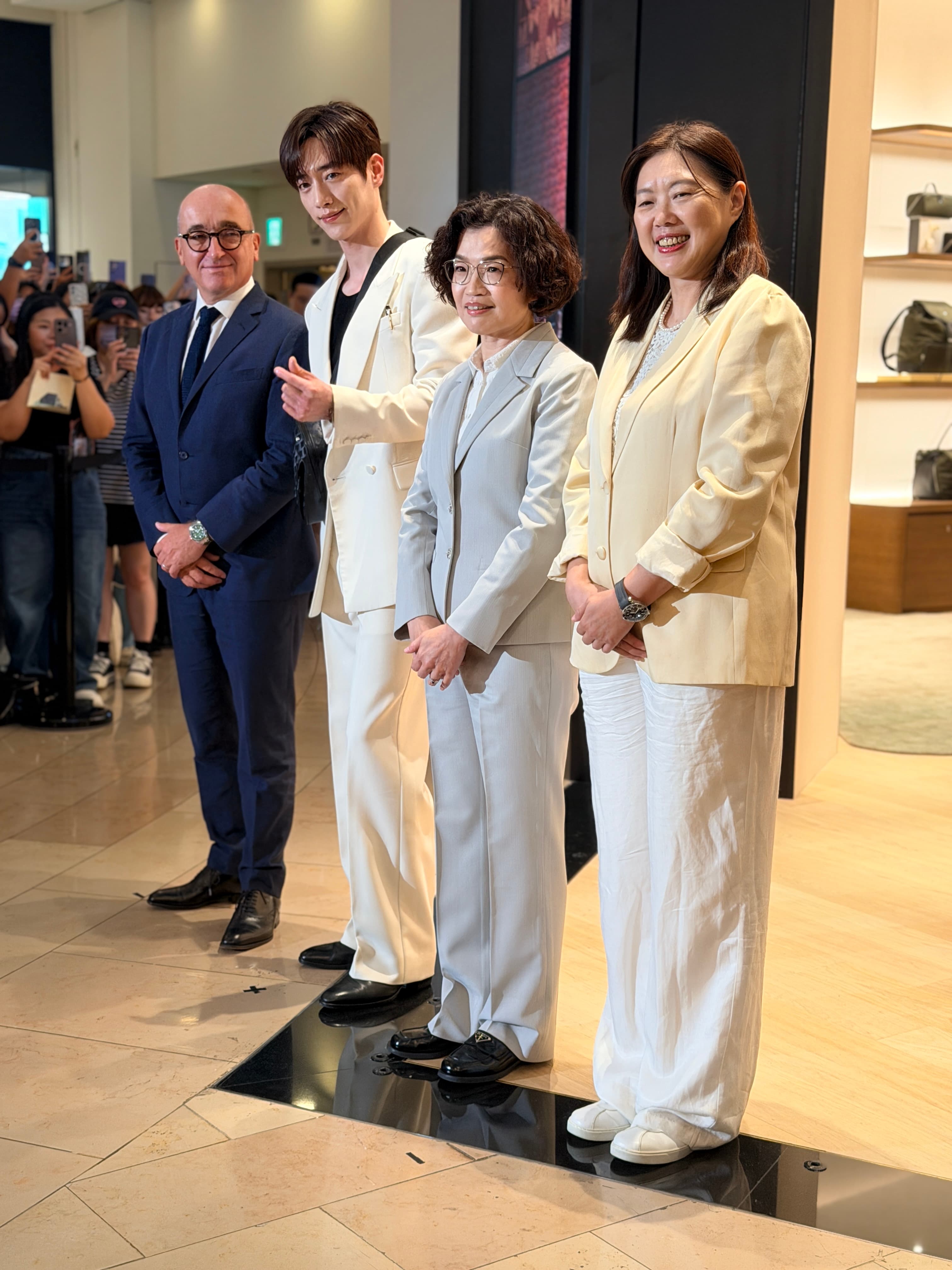 (左起)MONTBLANC南亞區總裁Jean-Sebastien Gerondeau、徐康俊、台北101總經理朱麗文與台灣總經理丁祖蓉共同出席剪綵儀式。(陳慧明攝)