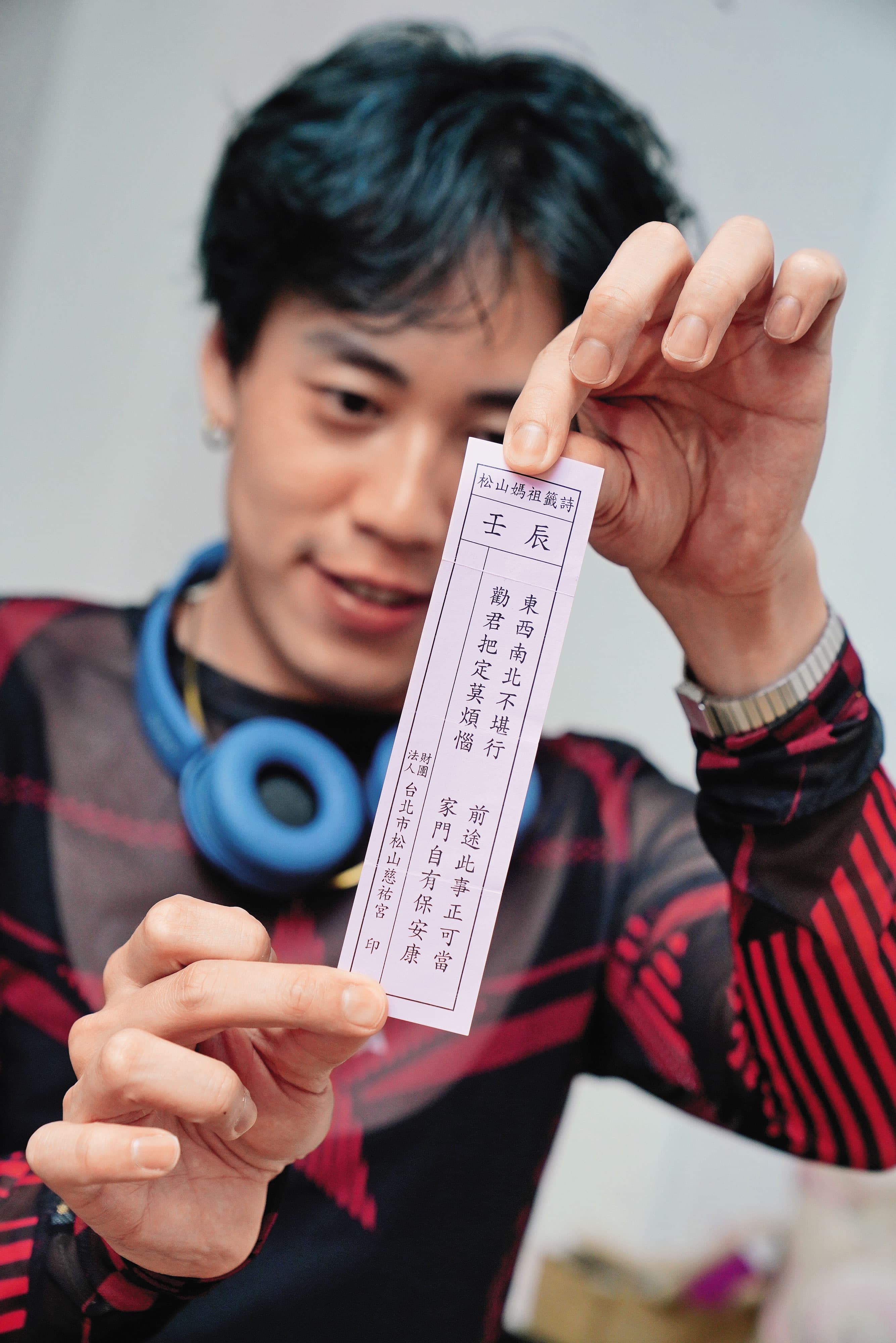一張來自松山慈祐宮的籤詩,讓陳俊元決定揮別百萬年薪,投入打造台灣版的「變裝產業鏈」。