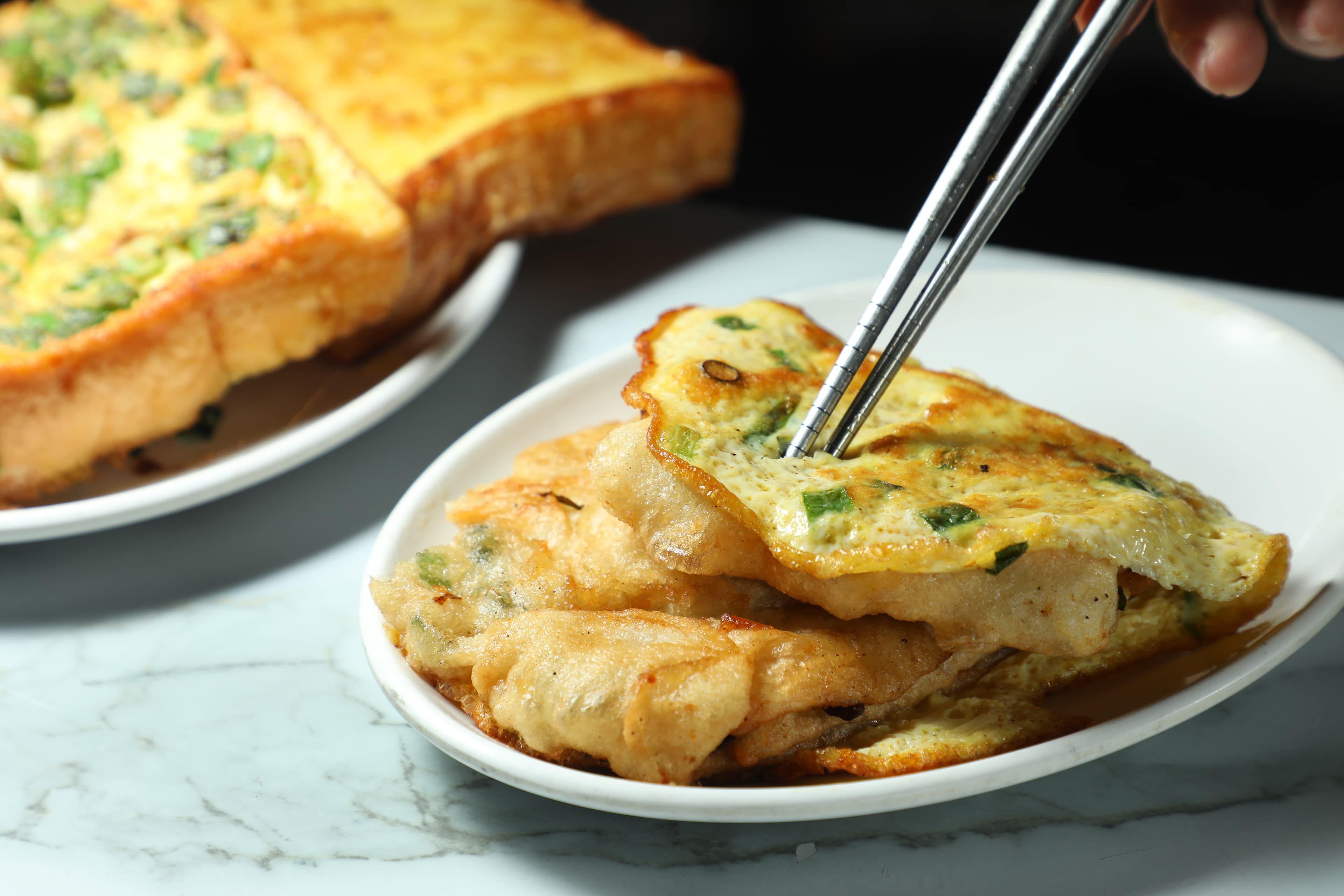 「長蔥油餅加蛋」厚實飽足又有營養。(35元/份﹍