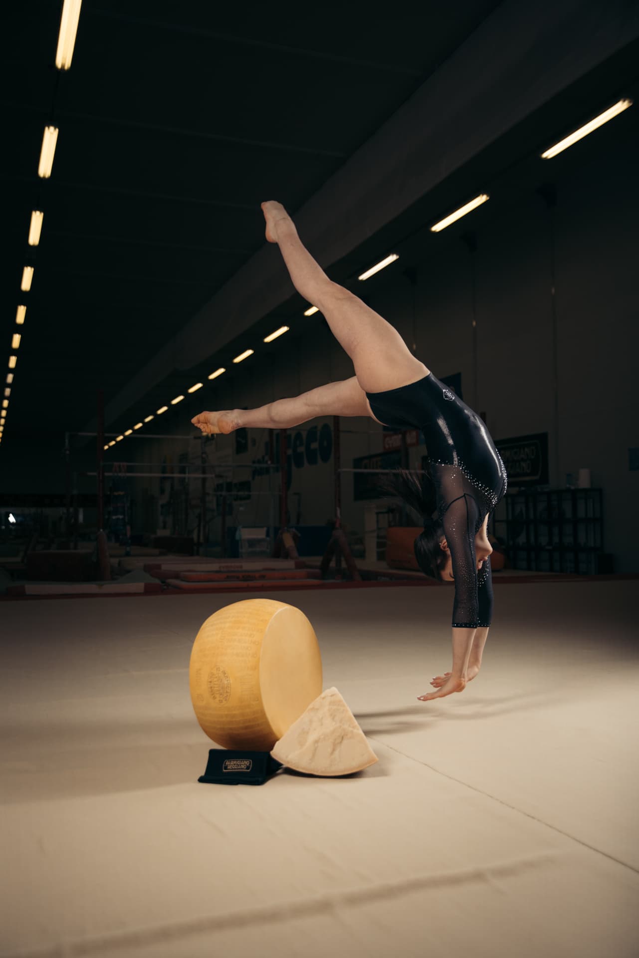 維拉曾任帕瑪森起司代言人，引發討論。（翻攝自PARMIGIANO REGGIANO；作者GABRIELE SEGHIZZI）