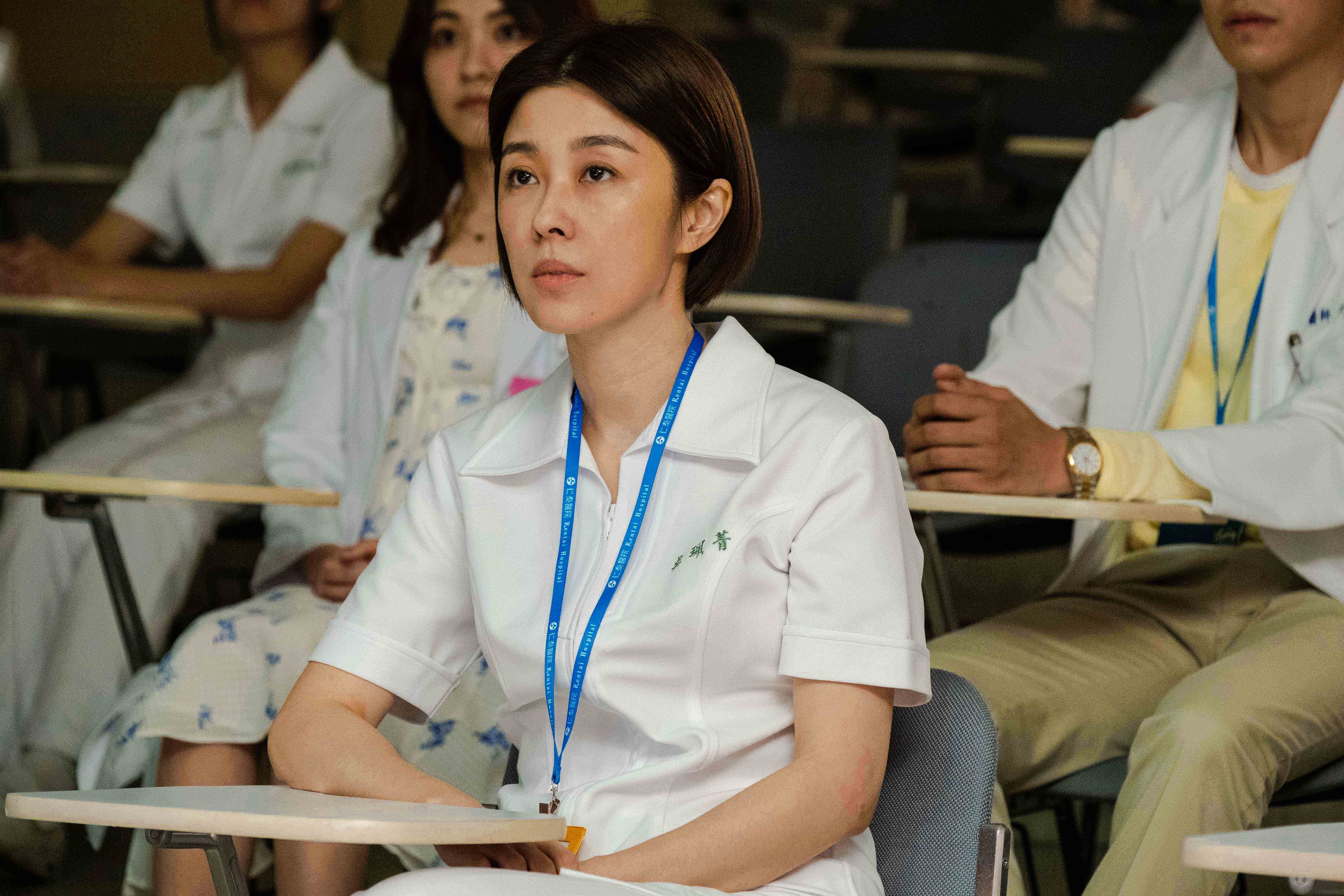《生命捕手》李維維(中)飾演護理長「吳珮菁」個性直來直往。(東森提供)