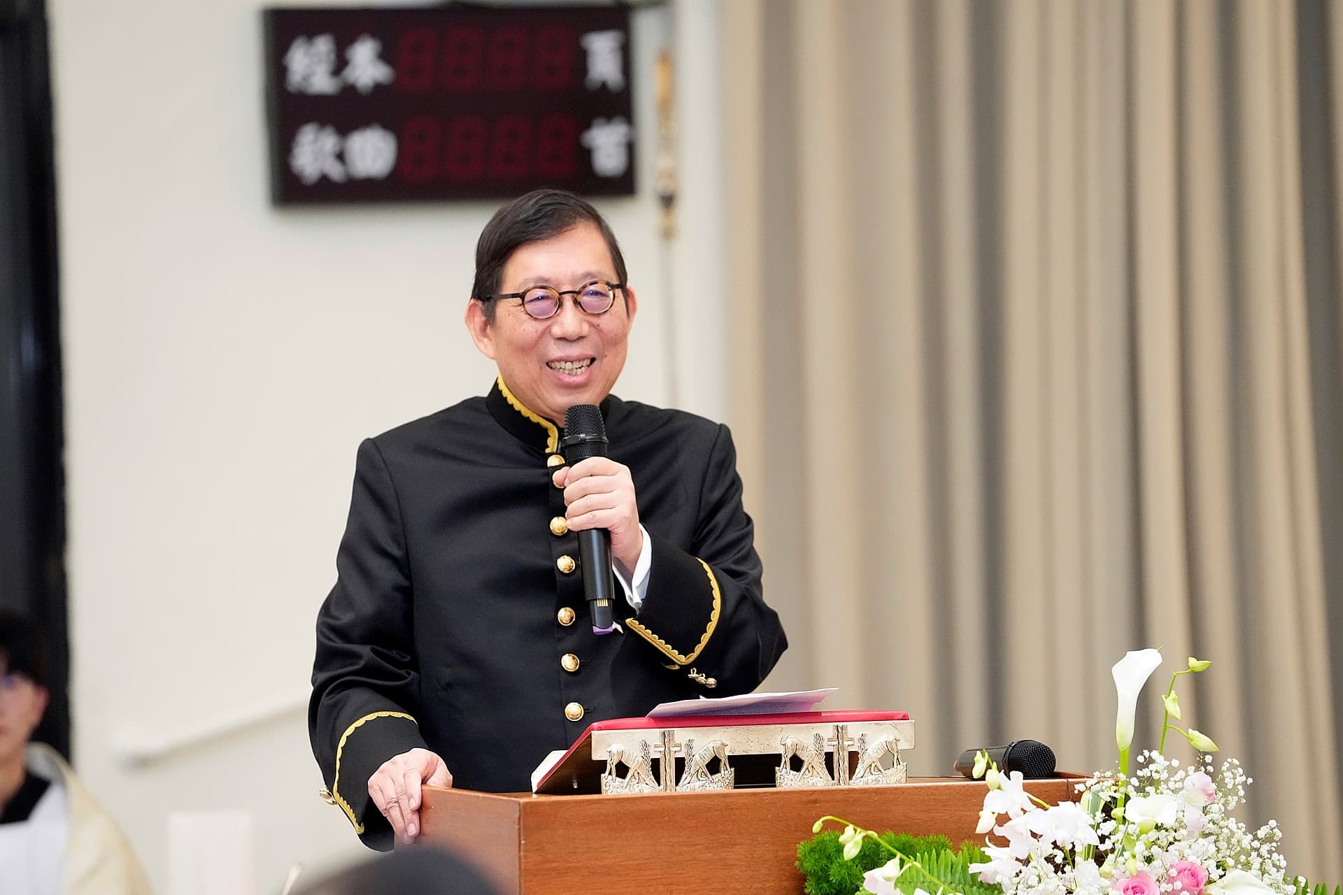 蔡明興在典禮中致詞。(翻攝天主教輔仁大學臉書)