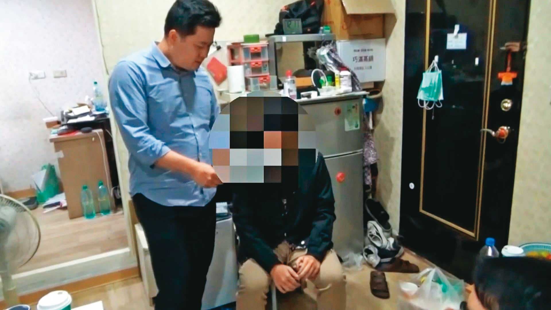 警方搜索廖男台北住處,找到保麗龍箱、水桶等證物。(翻攝畫面)