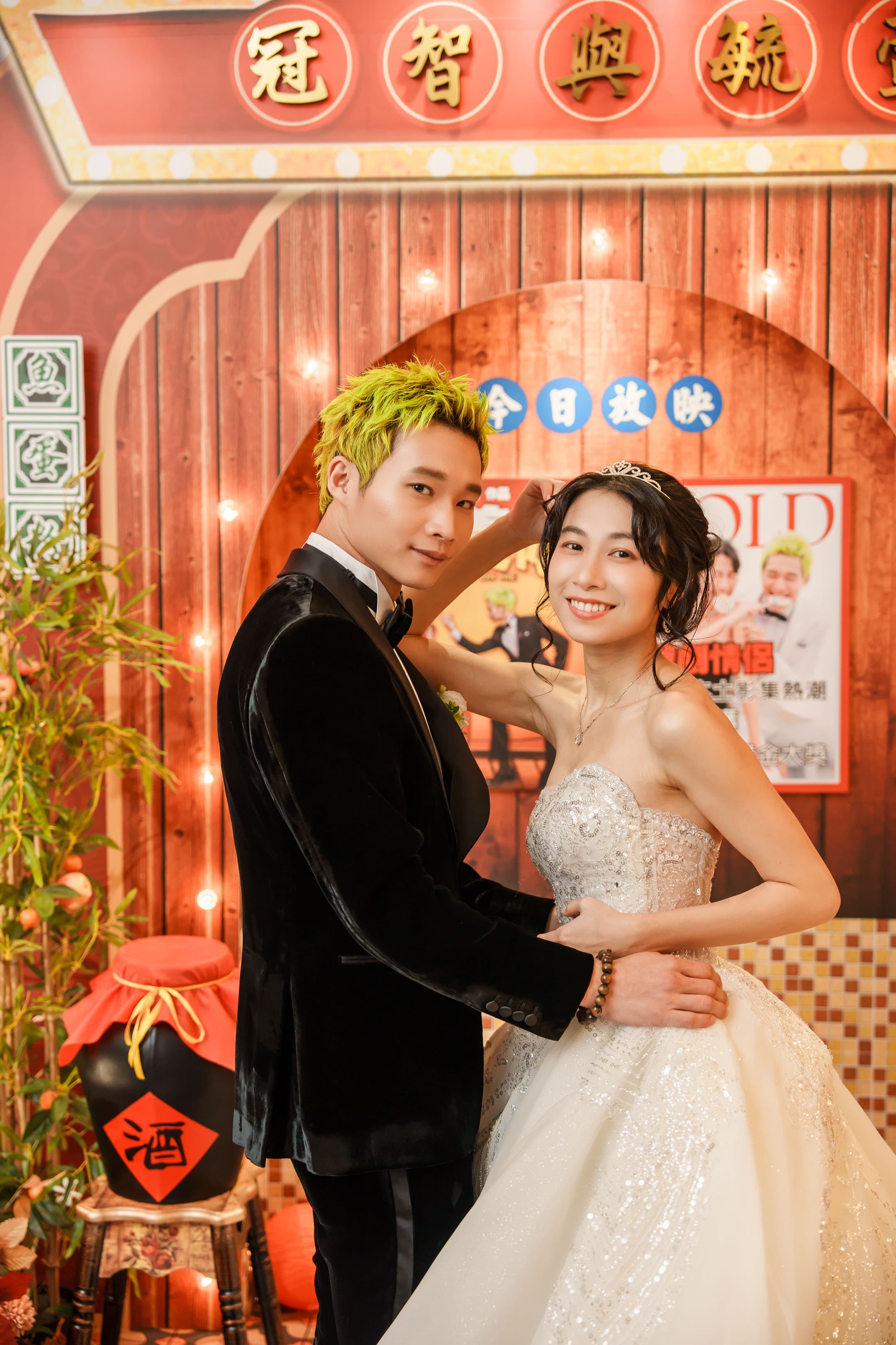 黃冠智和交往3年的演員女友鄭毓萱(小綠)完成終身大事。(影一製作所提供)