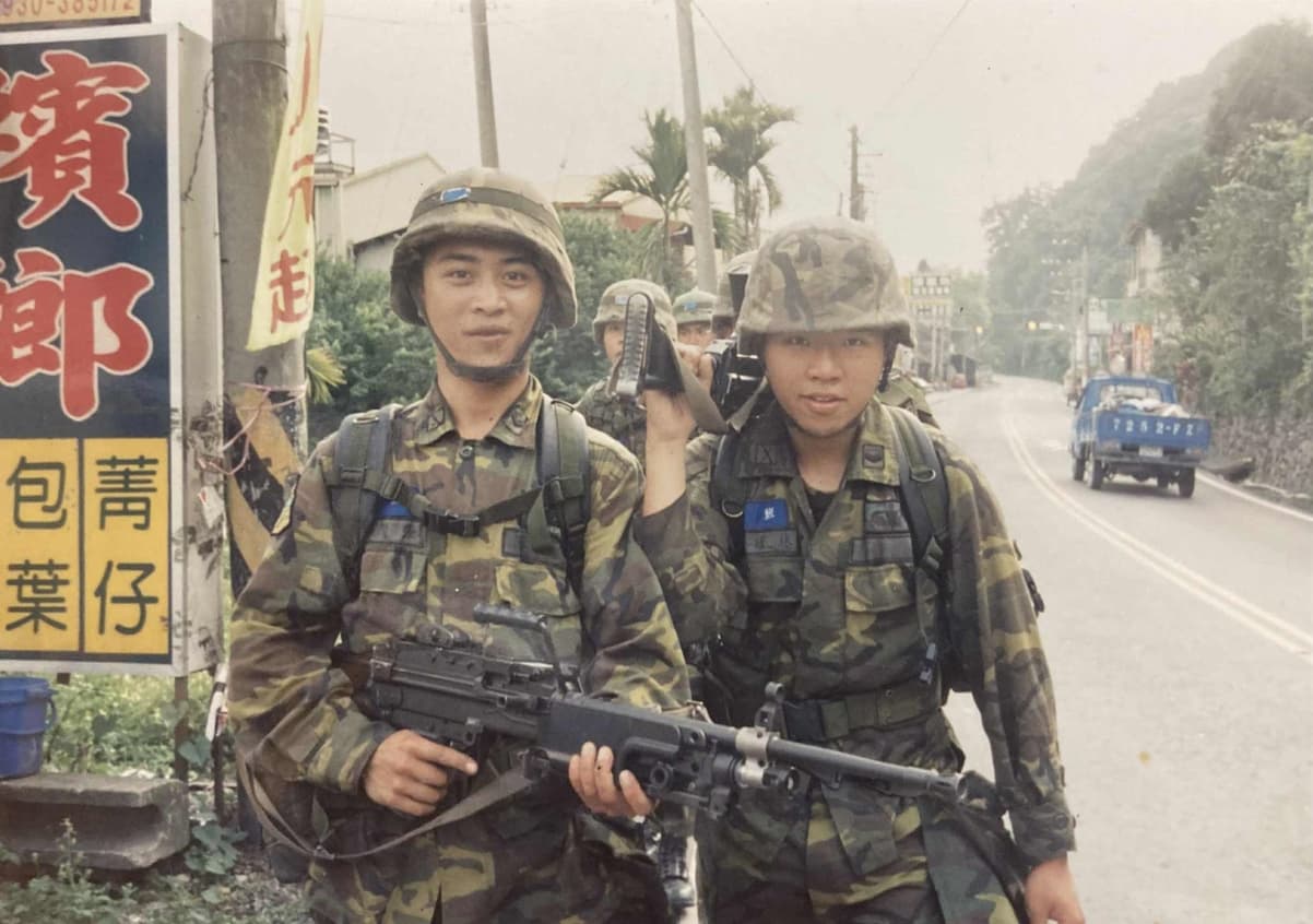 為了貼補家用，林修文當年選擇進陸軍航空特戰部服兵役。（林修文提供）