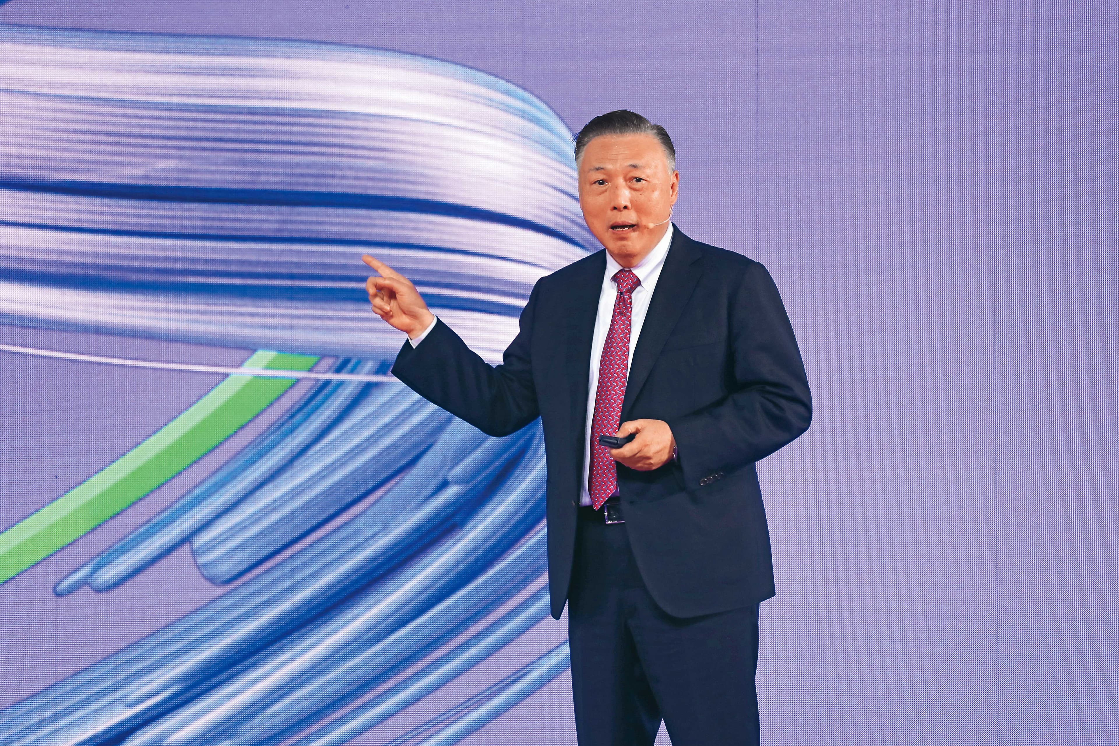 台積電、英特爾與日月光等半導體一線大廠,爭相卡位資料中心相關的矽光子商機。日月光集團營運長吳田玉。