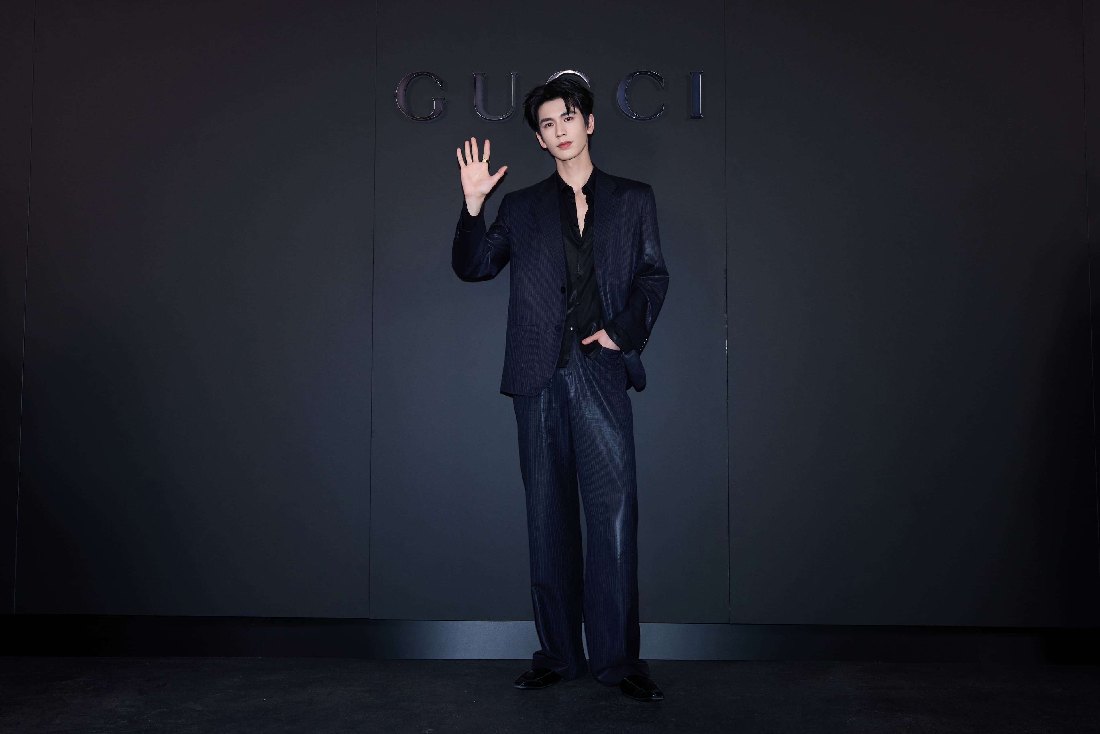 張凌赫身著以Gucci Primavera系列跨季秀款(2026秋冬),是全球首穿。(張凌赫工作室提供)