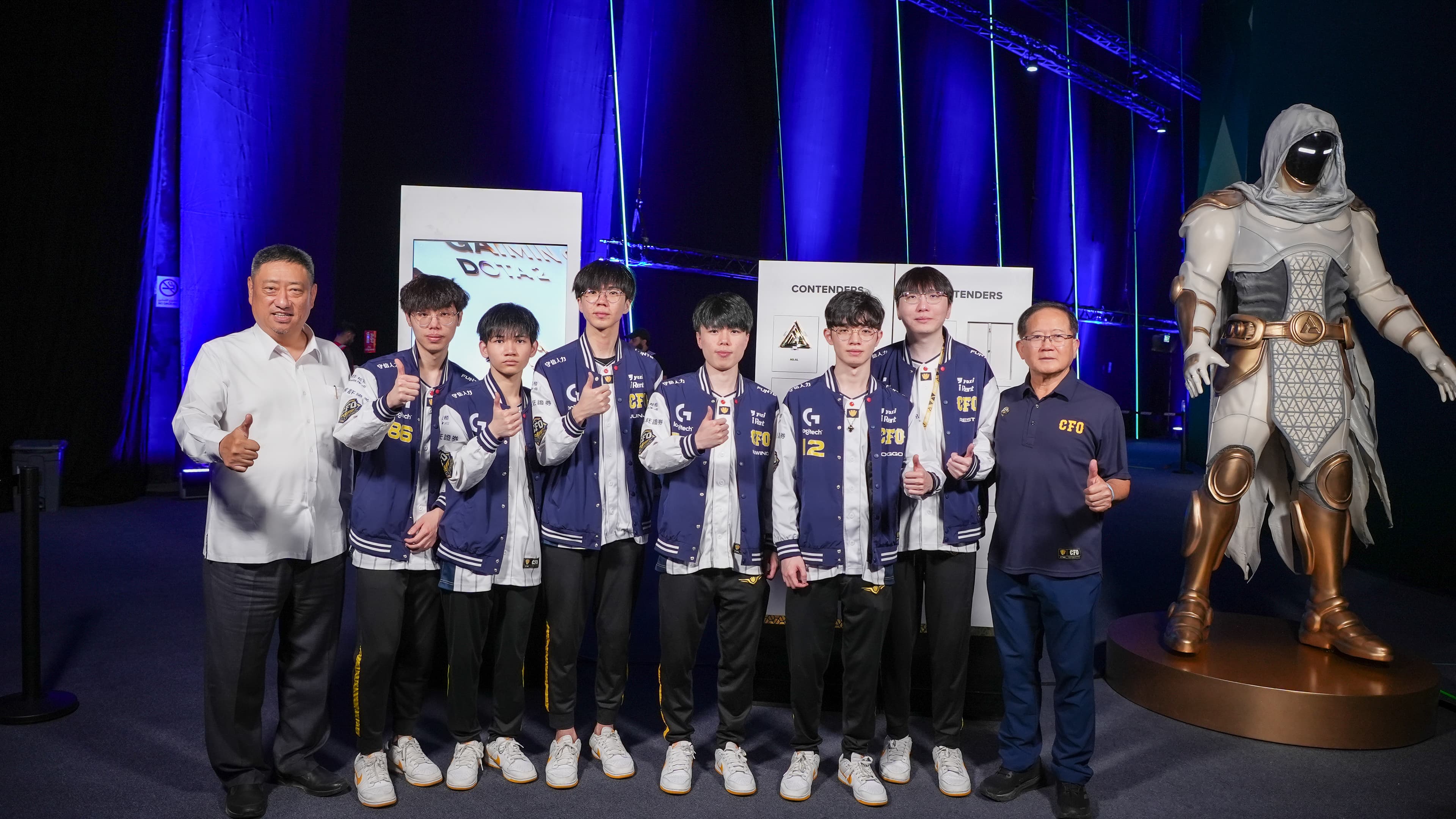 沙烏地阿拉伯台北經濟文化代表處張治平大使(左1)與中信育樂陳國恩董事長(右2)到電競館為CFO加油。(中信飛牡蠣提供)