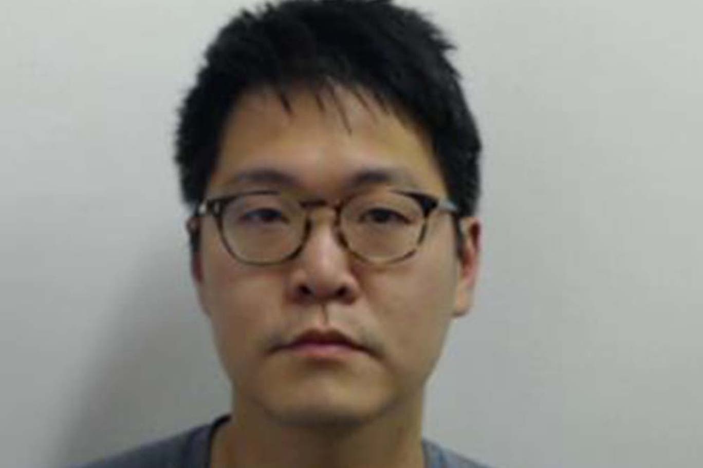 英國麻醉科醫師俞英嚴因偷拍,不僅丟工作、坐牢,出獄還得被登記性犯罪名單中長達10年。(翻攝自BBC、獨立報)
