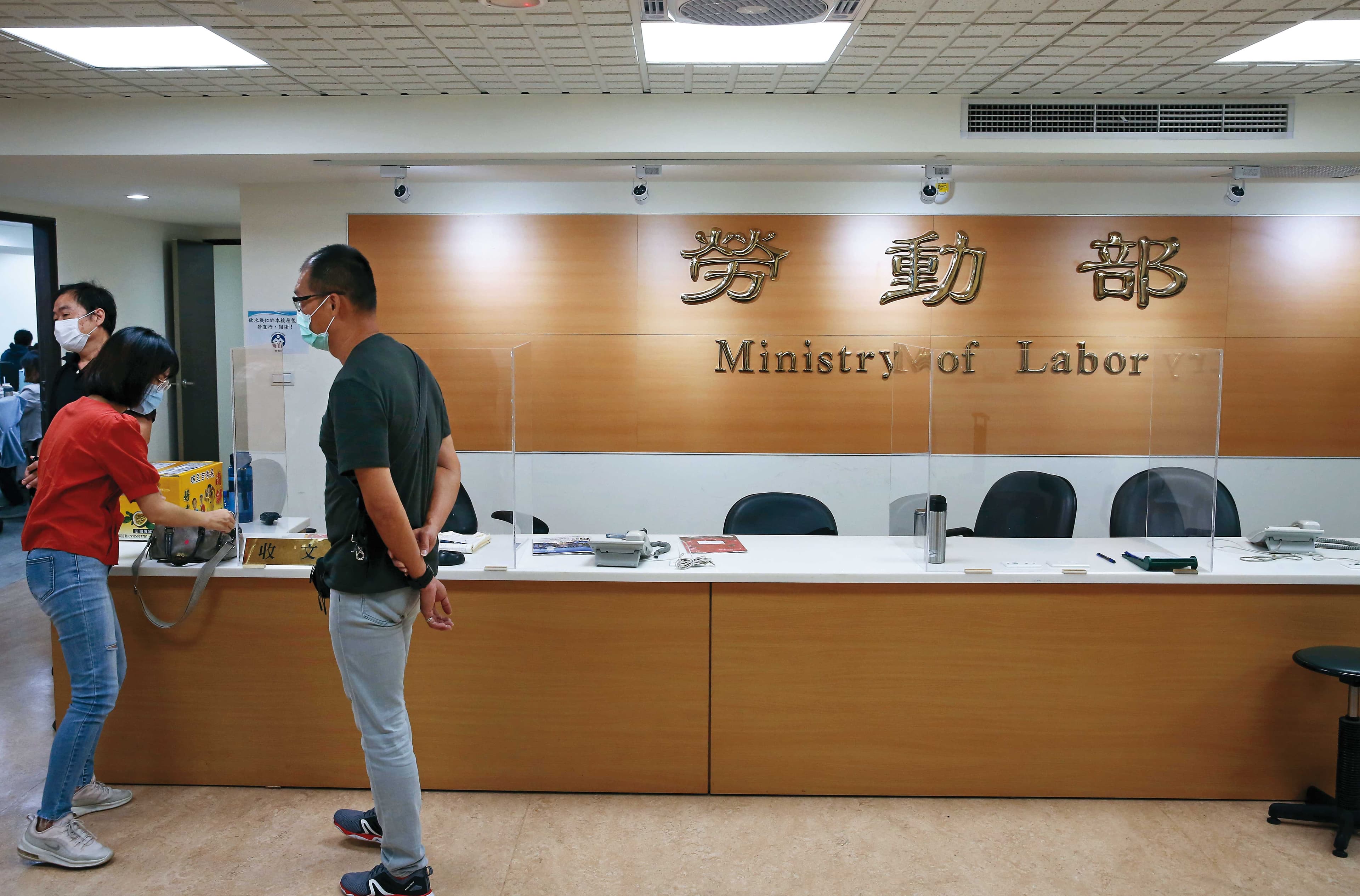 主認為勞動部只會維護移工權益,把責任都推給雇主,卻沒有相關配套措施來遏止惡質看護入境撈金。