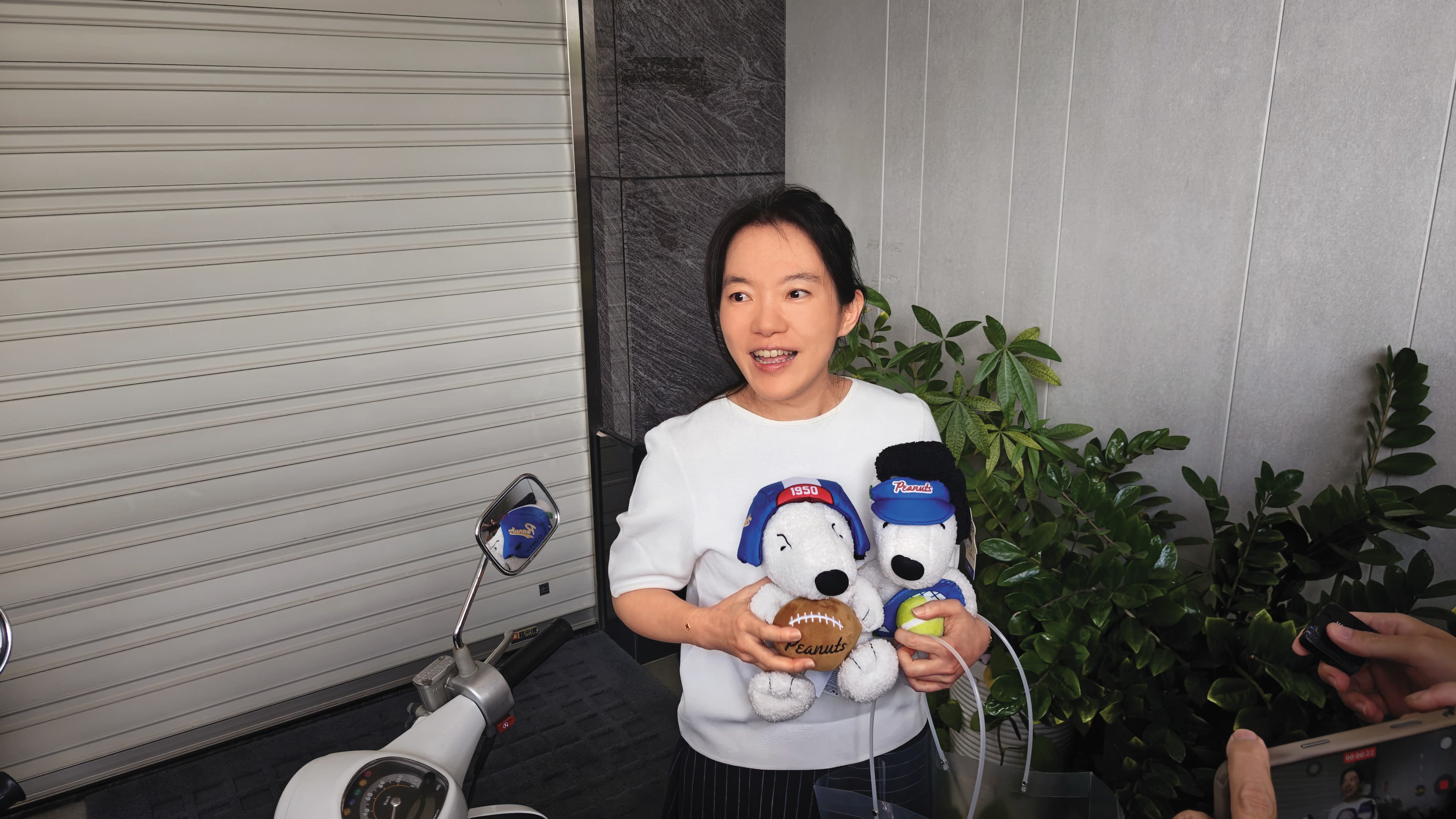 陳幸妤與前夫趙建銘離婚風波延燒,有人致贈史努比玩偶為她打氣。