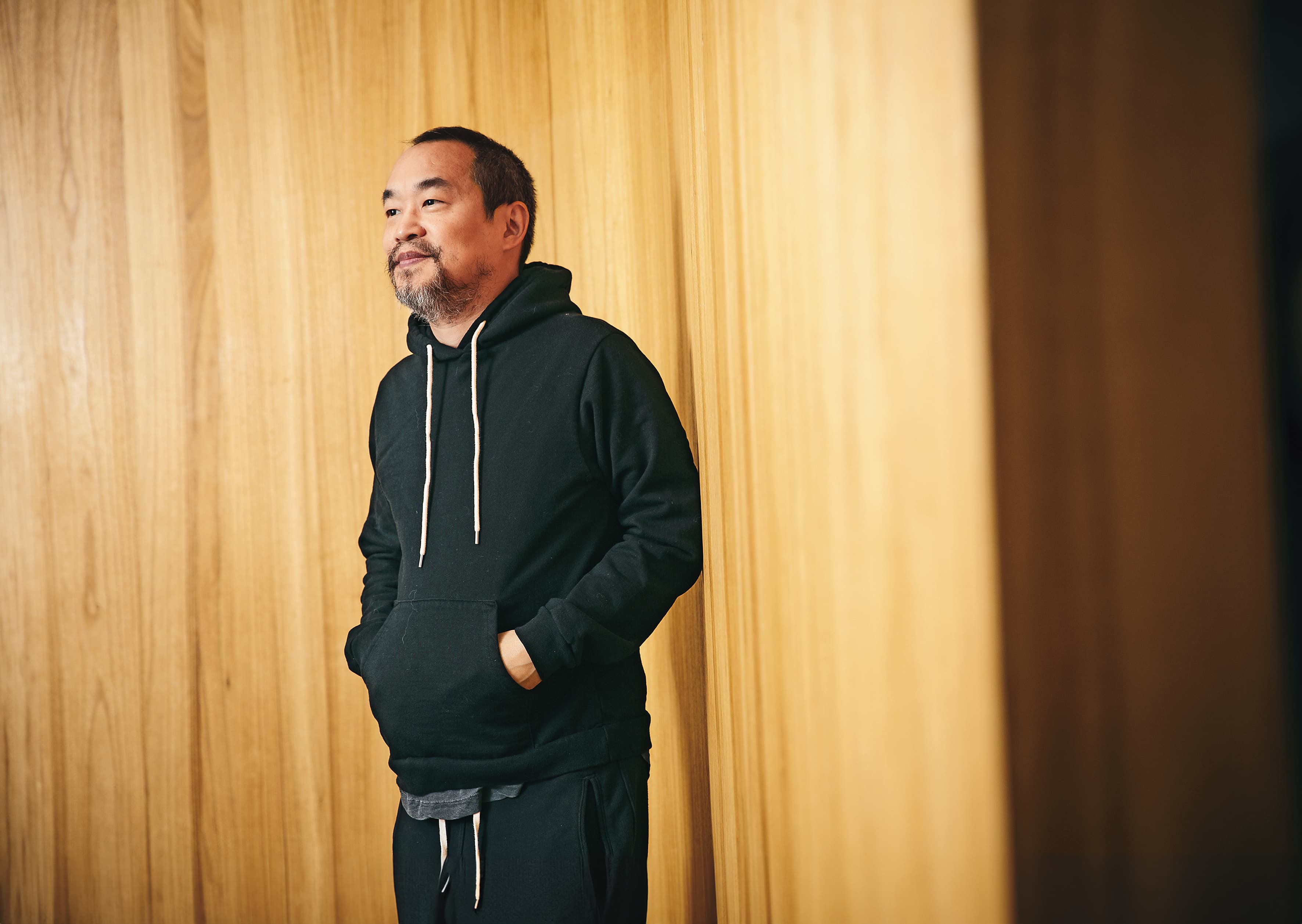 黃立成從藝人改行做商人，新聞曝光也從娛樂版變成財經版。