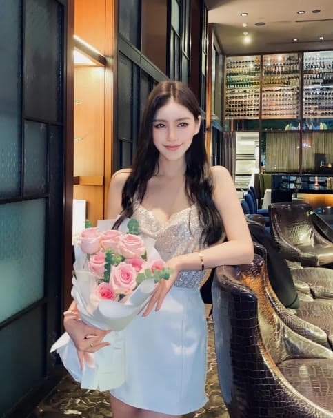 汪小菲與新女友曼蒂感情穩定,宣布將送上鴿子蛋套牢新歡。(翻攝小紅書)