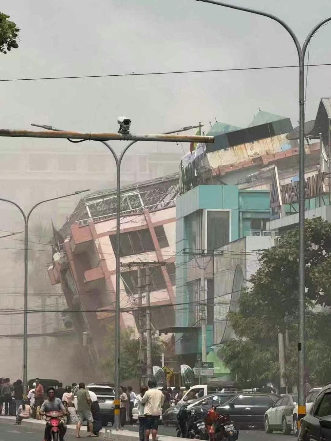 緬甸中部今日發生規模7.7強震,多地陸續傳出建物倒塌與人員傷亡。(緬甸台商提供)