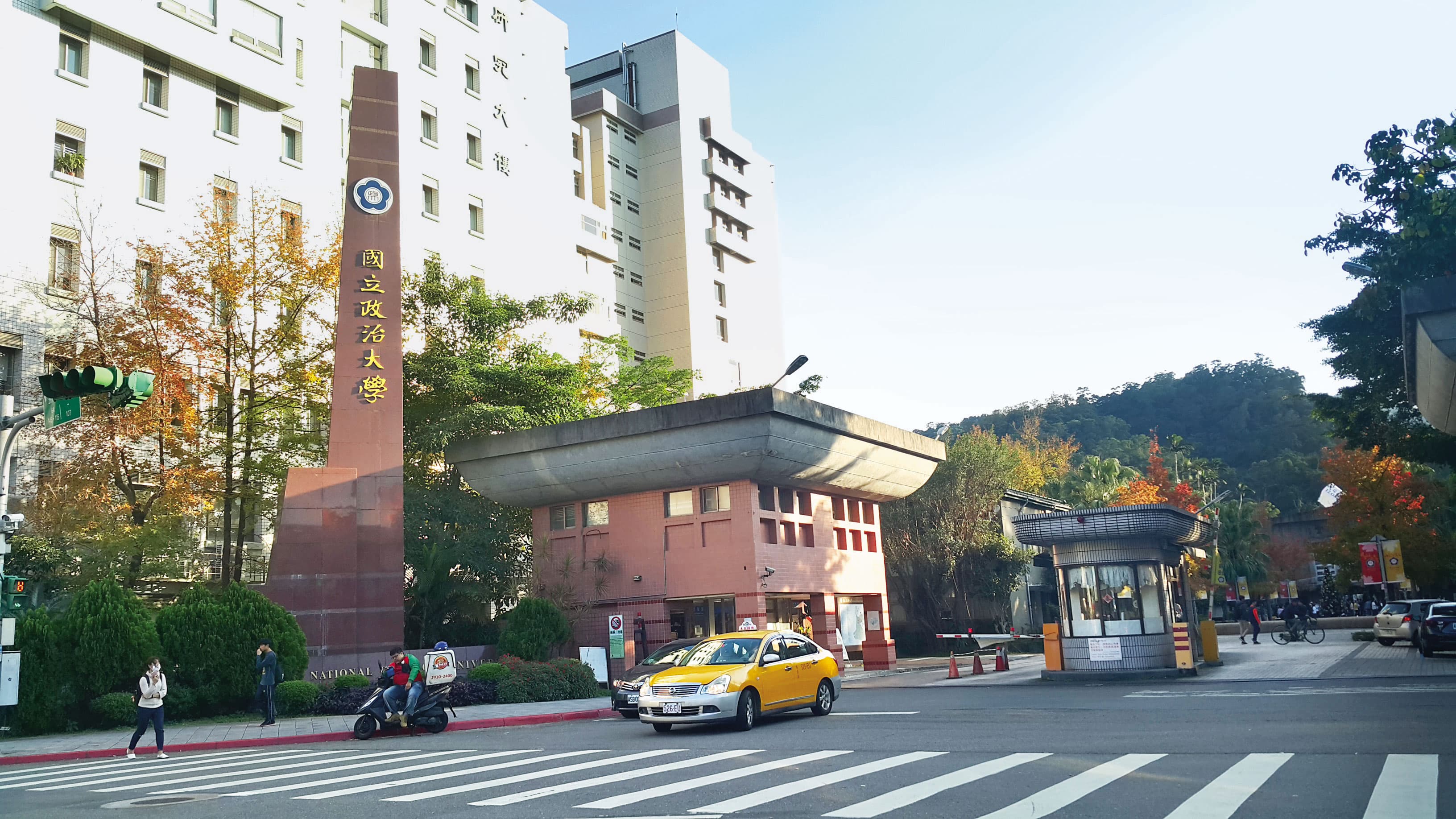 溫男畢業於政治大學(圖),遭丟包致死後,政大師長、同學都感到不捨。