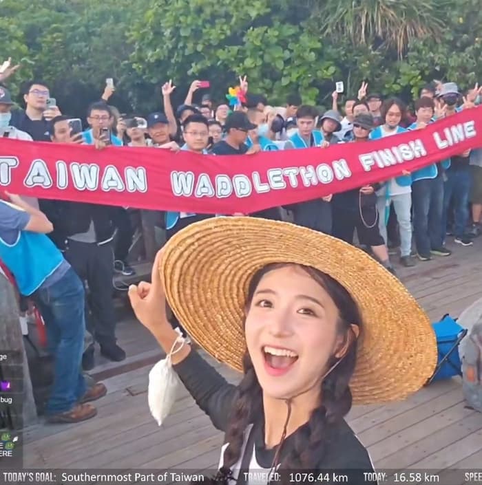 企鵝妹去年來台徒步環島,掀起大批網友巧遇熱潮。(翻攝自IG@yyj0728)