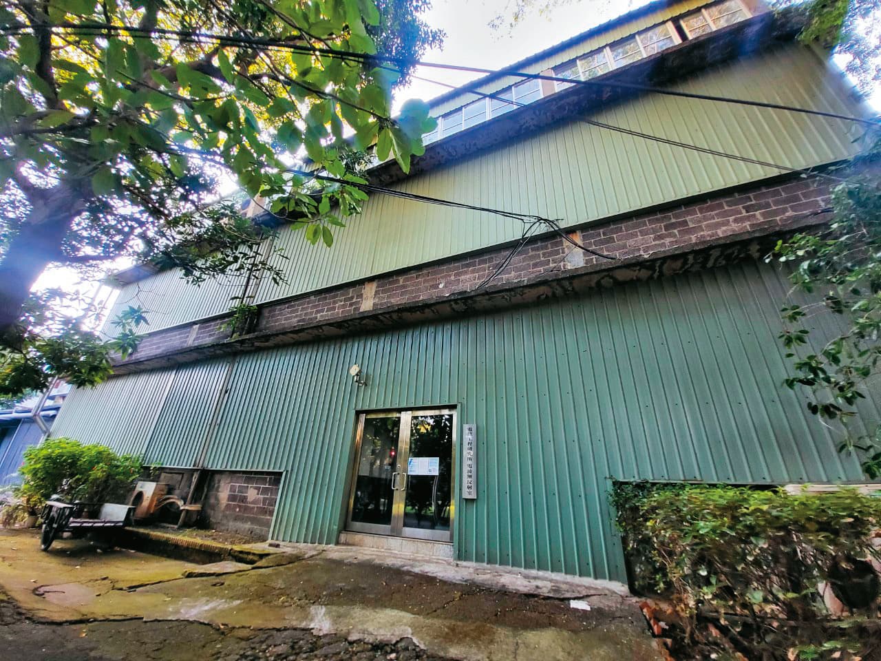 大同大學校舍老舊,不少都是鐵皮屋搭建,且屬工業區用地,已違反土地分區使用規定。