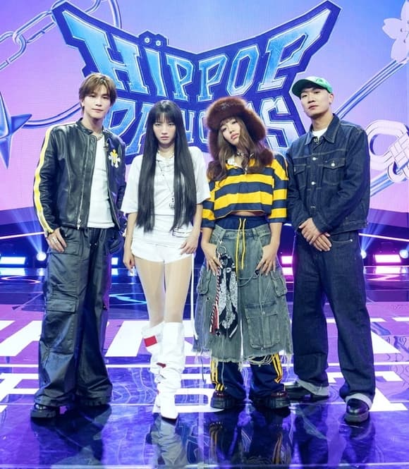 岩田剛典(左一)去年參與說唱節目《Unpretty Rapstar: Hippop Princess》,與(左二起)田小娟(左二起)、RIEHATA與GAEKO合作。(網路圖片)