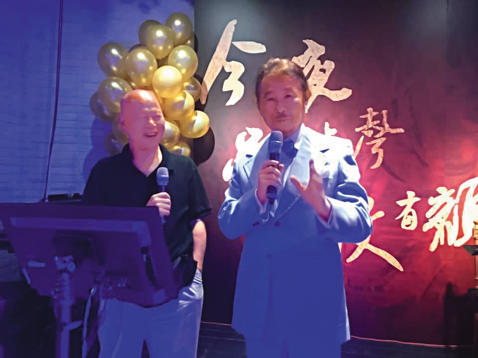 施明德(右)的美麗島戰友許信良(左),在施過世後倡議國葬施明德。(翻攝施明德臉書)