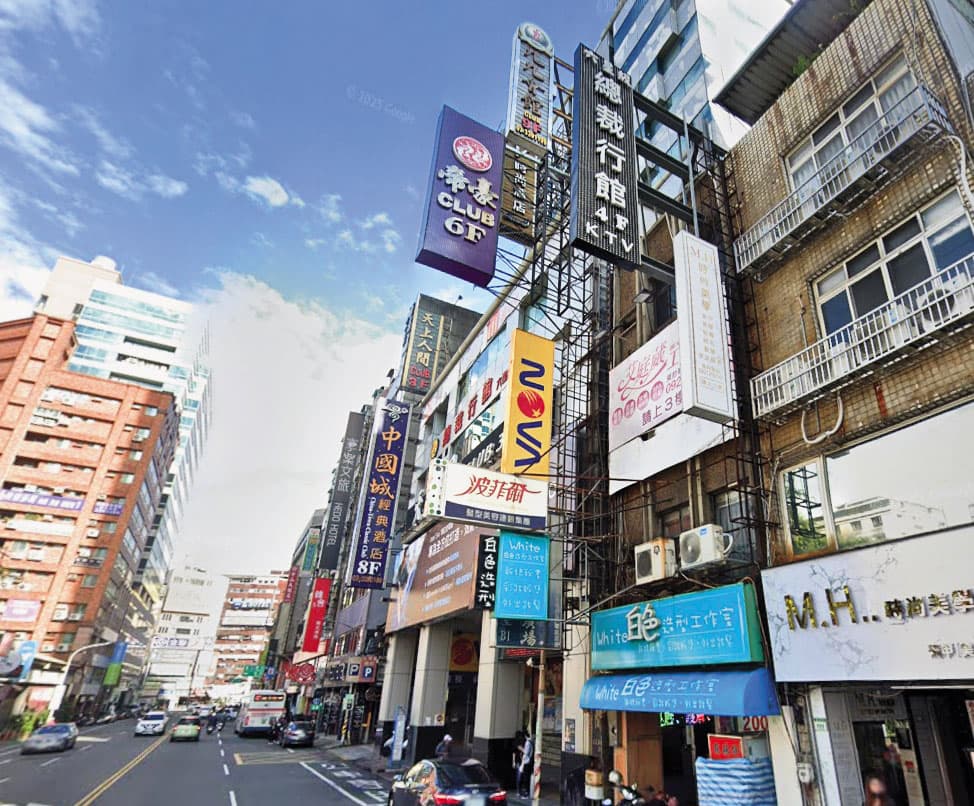 林昭印及黃成峻等人當時是在桃園復興路上、知名酒店大樓內的一間「禮服店」,接受咼昇華招待。(翻攝Google Maps)
