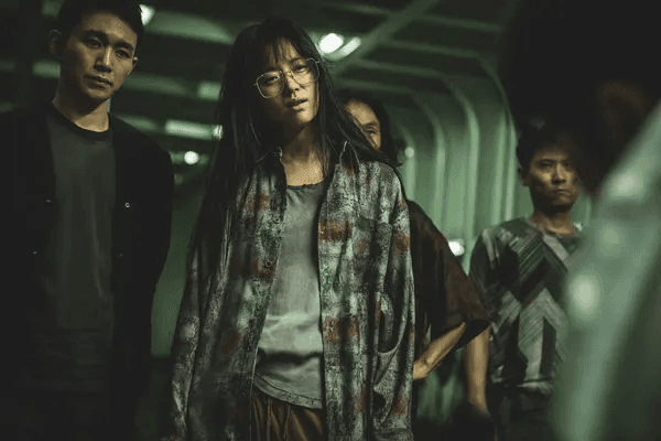 韓孝周不計形象,在《信徒2》演出大反派,蔡淑臻坦言也想嘗試這種角色。(Netflix提供)