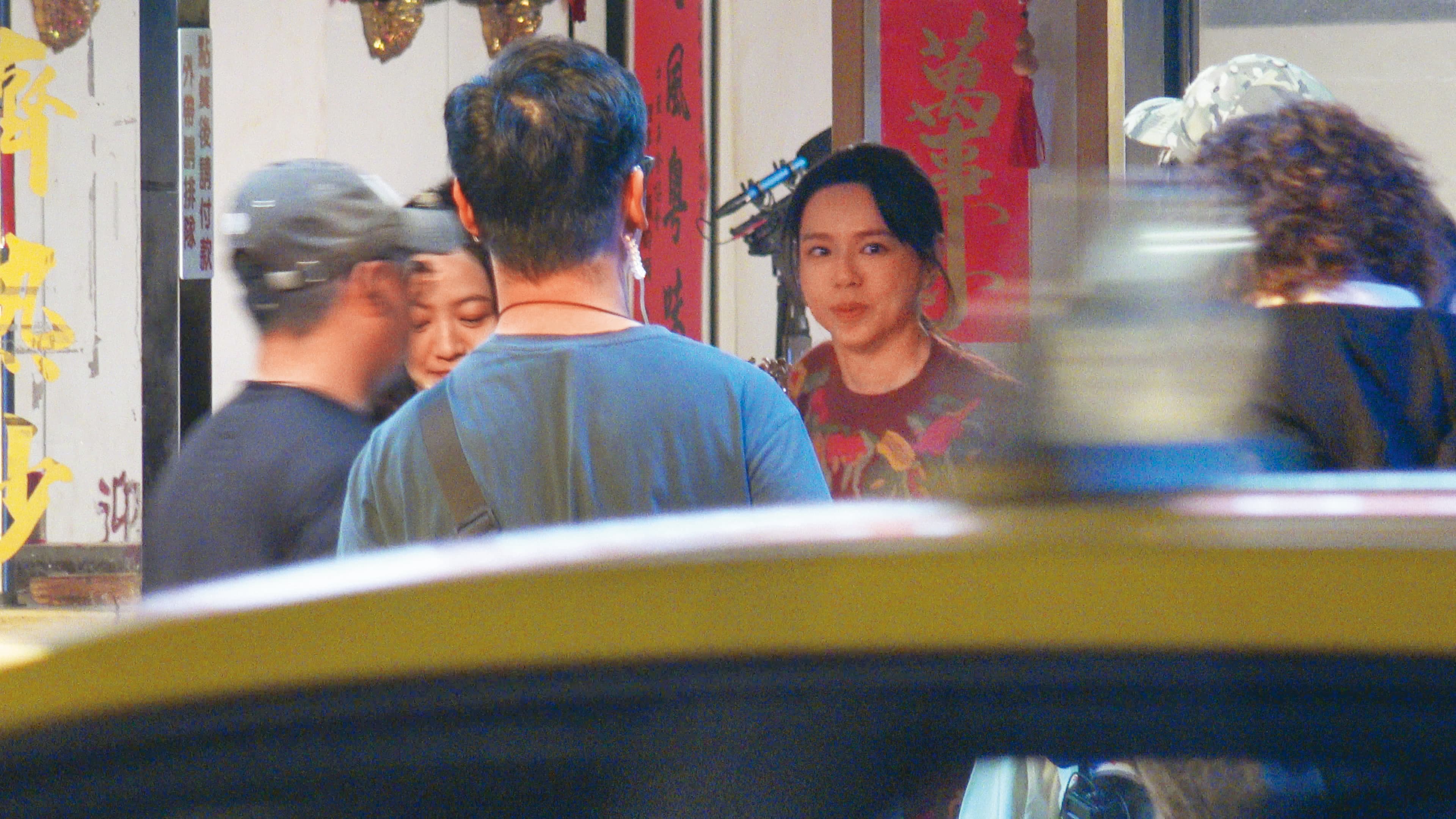 19:45準媽媽夏于喬(右)挺著孕肚來客串演出,就算懷孕也不能放過與天王對戲的機會。