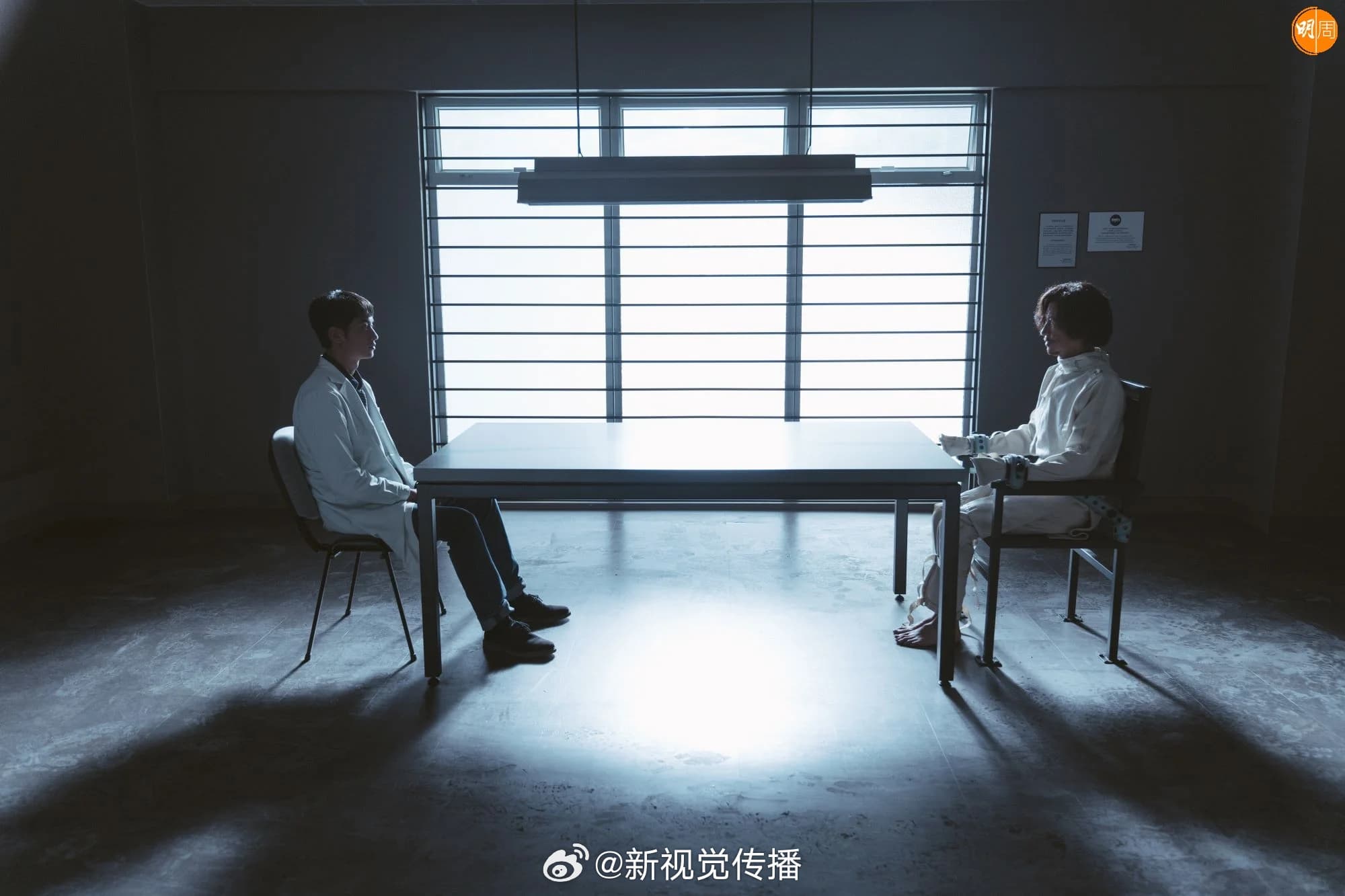 劉俊謙在《贖夢》飾演精神科醫生，與張家輝有不少對手戲。（微博圖片）