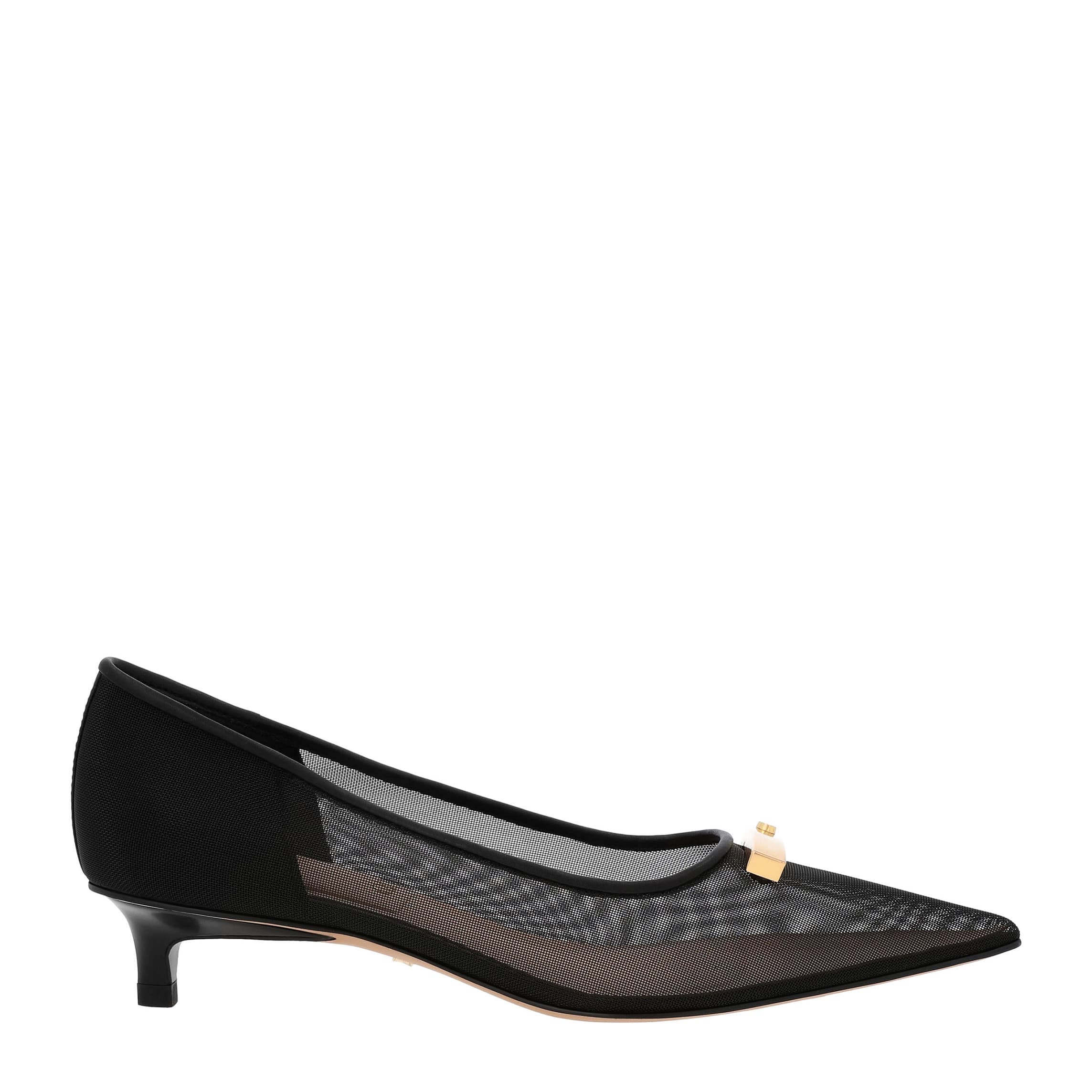 (黑色特別款)網紗跟鞋。NT$2,990。(CHARLES & KEITH提供)