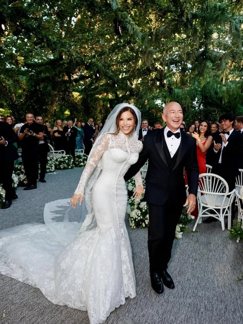 貝佐斯與桑切斯早前在義大利威尼斯完婚。(翻攝laurensanchezbezos IG)