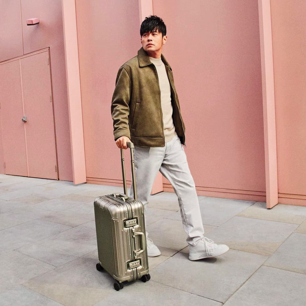 周杰倫被國際行李箱品牌相中,成了年度代言人。(RIMOWA提供)