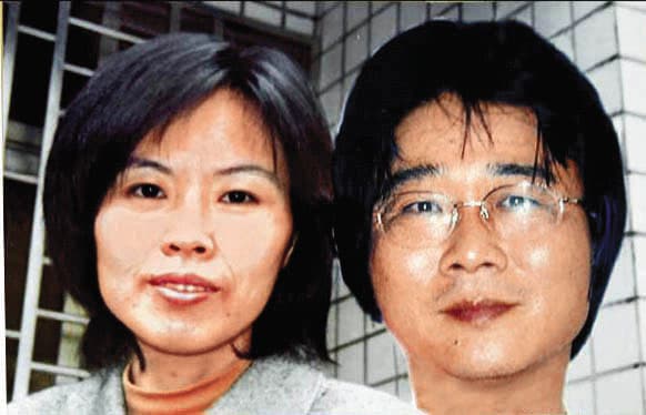 5名死者的雙親劉志勤(右)、林真米(左)案發後人間蒸發,警方研判涉嫌重大,立即發布通緝。(翻攝畫面)