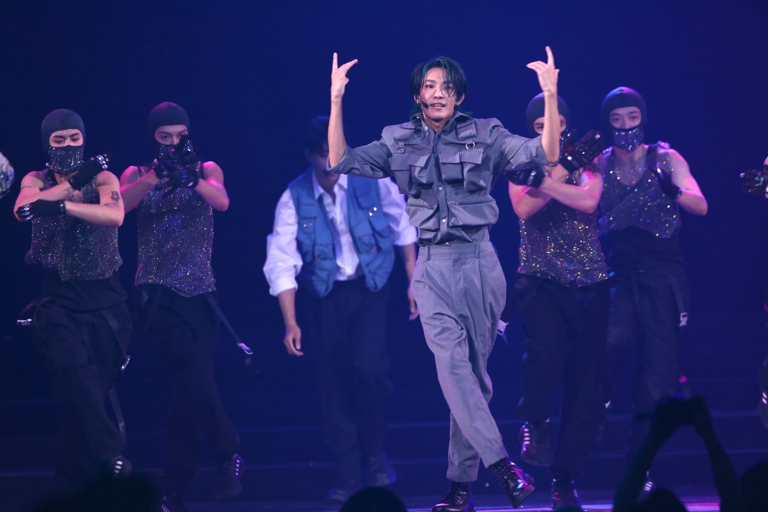 成員文廷和煥鈞(圖)在〈World Top〉中秀出舞蹈絕招。