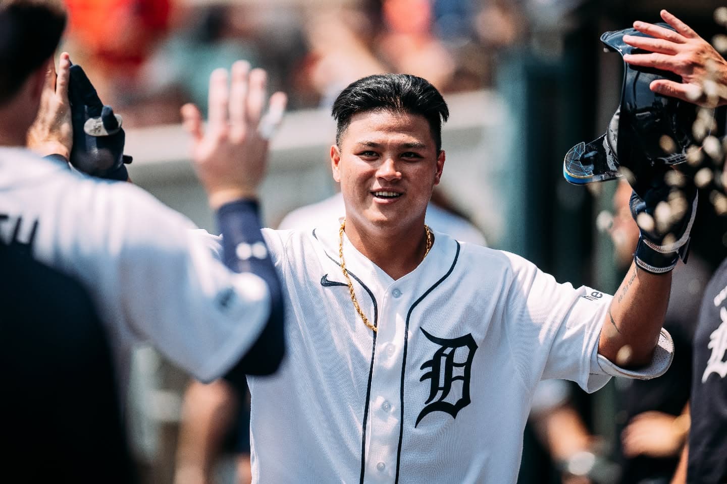李灝宇開轟後與隊友擊掌。(翻攝Threads@tigers)