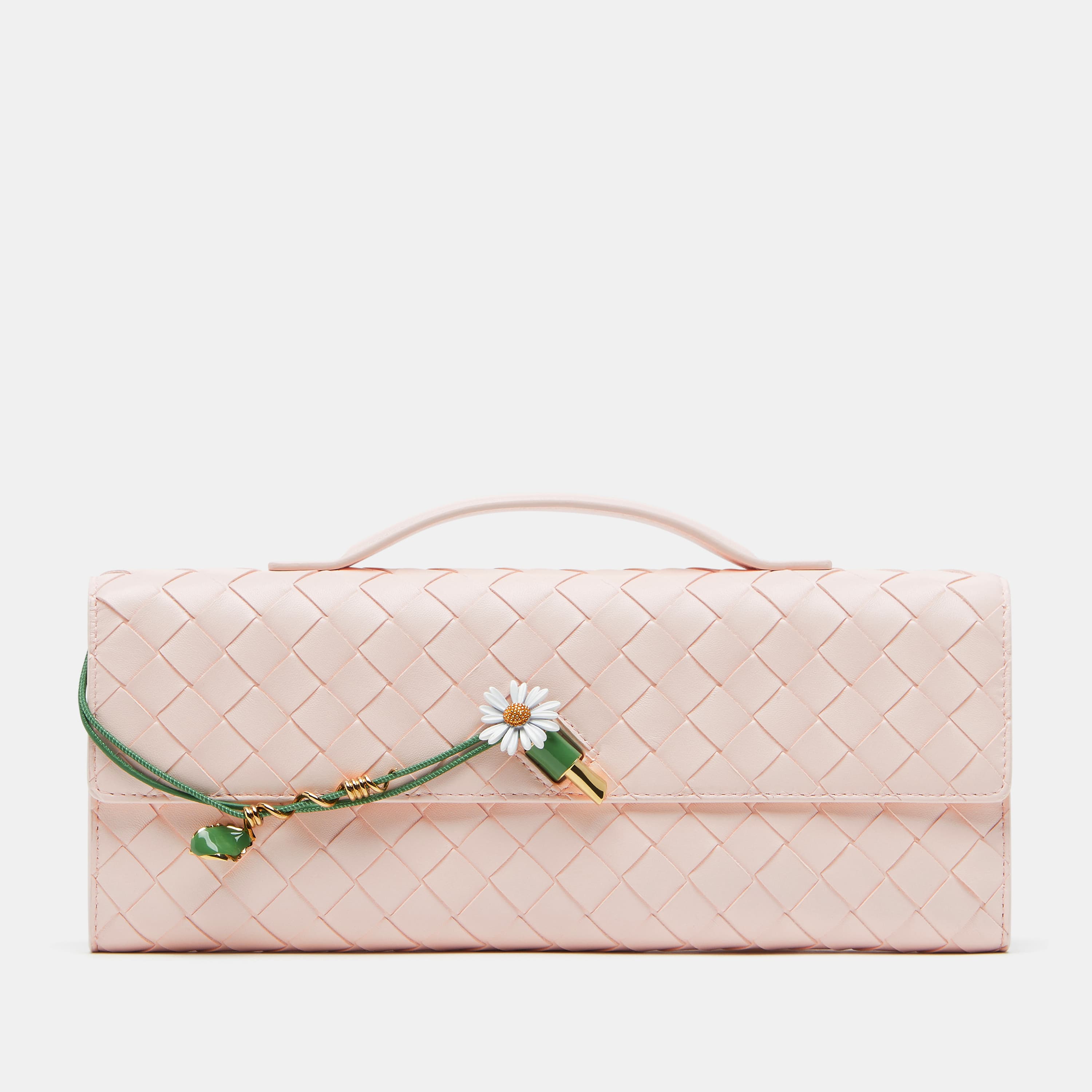 Andiamo糖果粉雛菊裝飾編織皮革手拿包。NT$130,300(BOTTEGA VENETA提供)