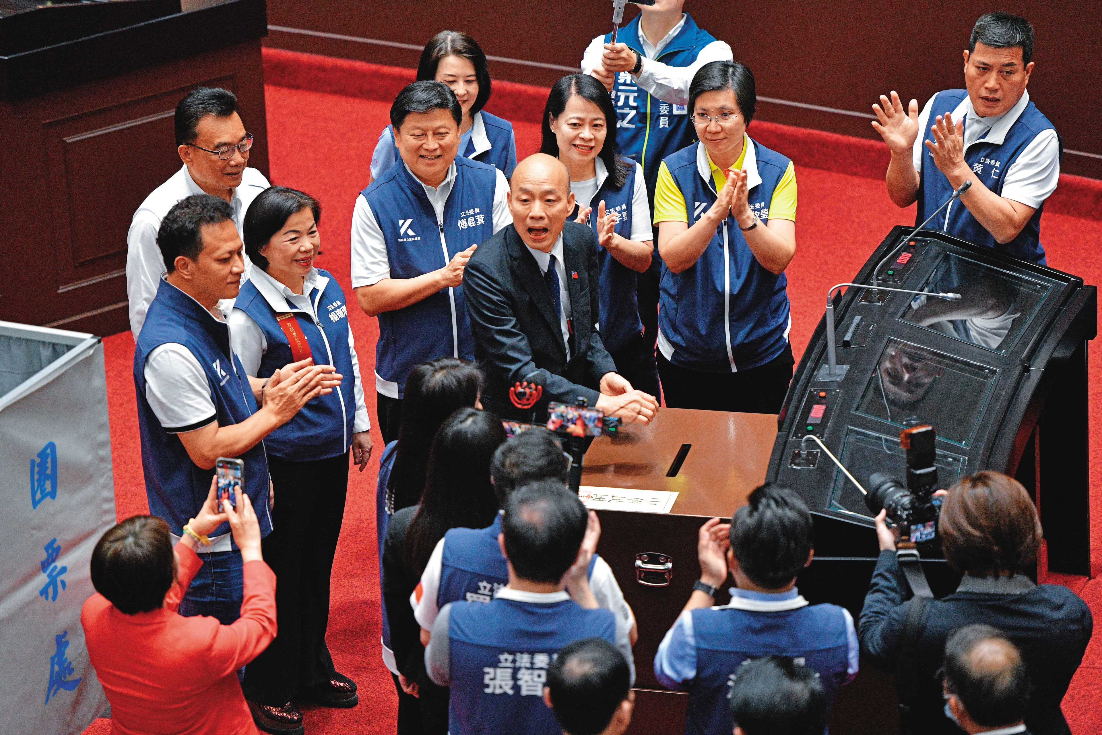 立法院長韓國瑜勸藍委多提民生法案,「重民生、少衝突」。