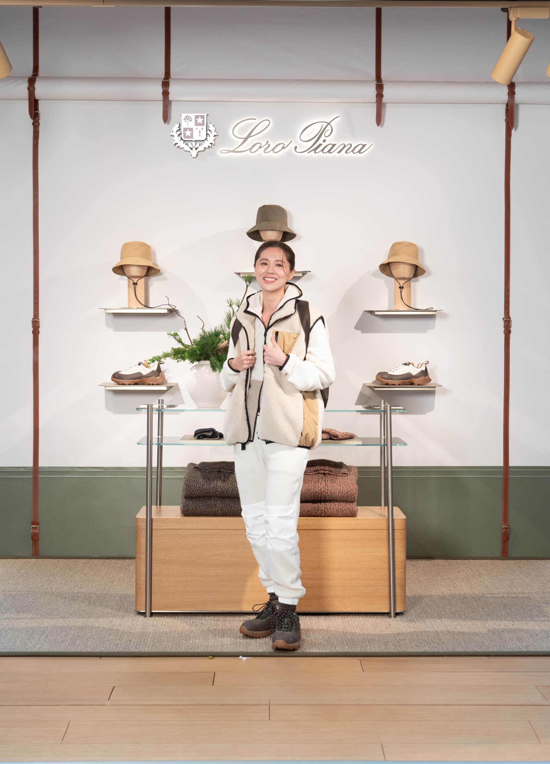 林予晞大讚服裝的機能性,表示適合玩攝影的人。(Loro Piana提供)