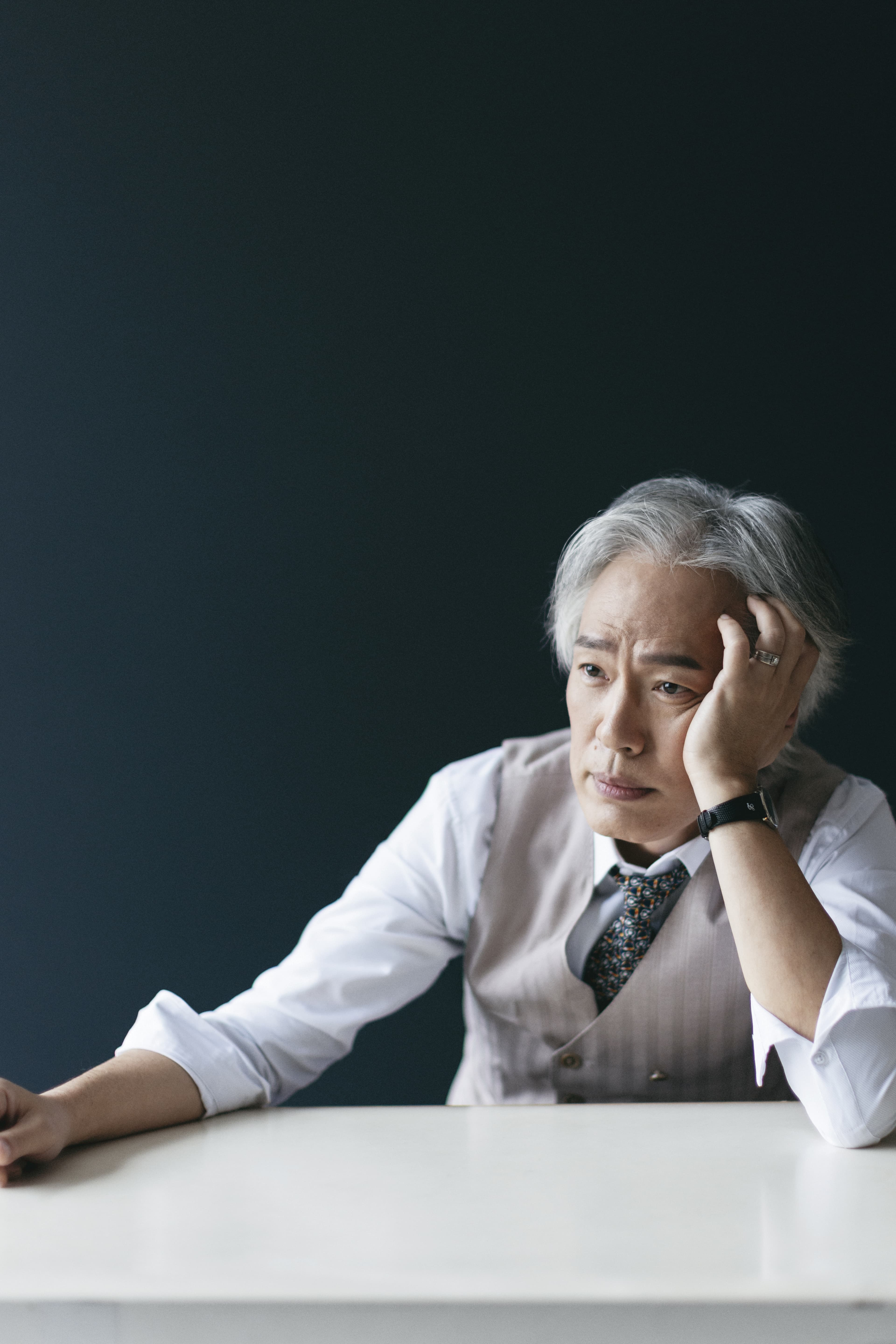 中年當然是種危機, 樊光耀自問: 「如果有一天不這麼幸運了, 不那麼幸福了, 能不能從容以對?」