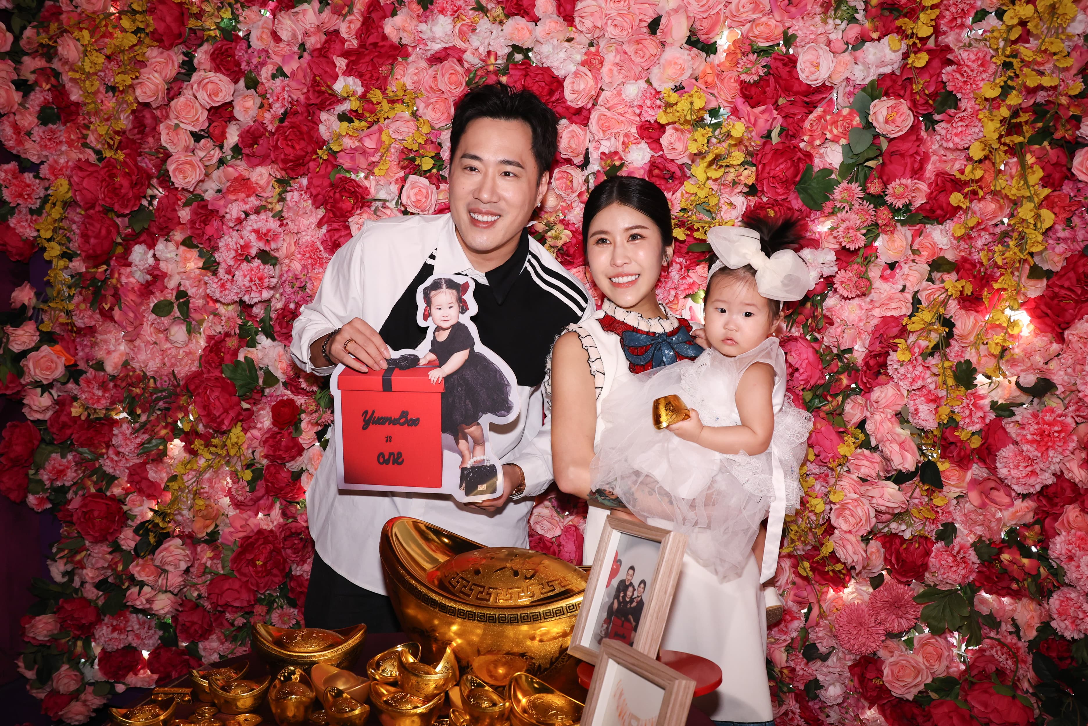 余祥銓與柔柔今幫女兒小元寶舉辦抓周儀式。