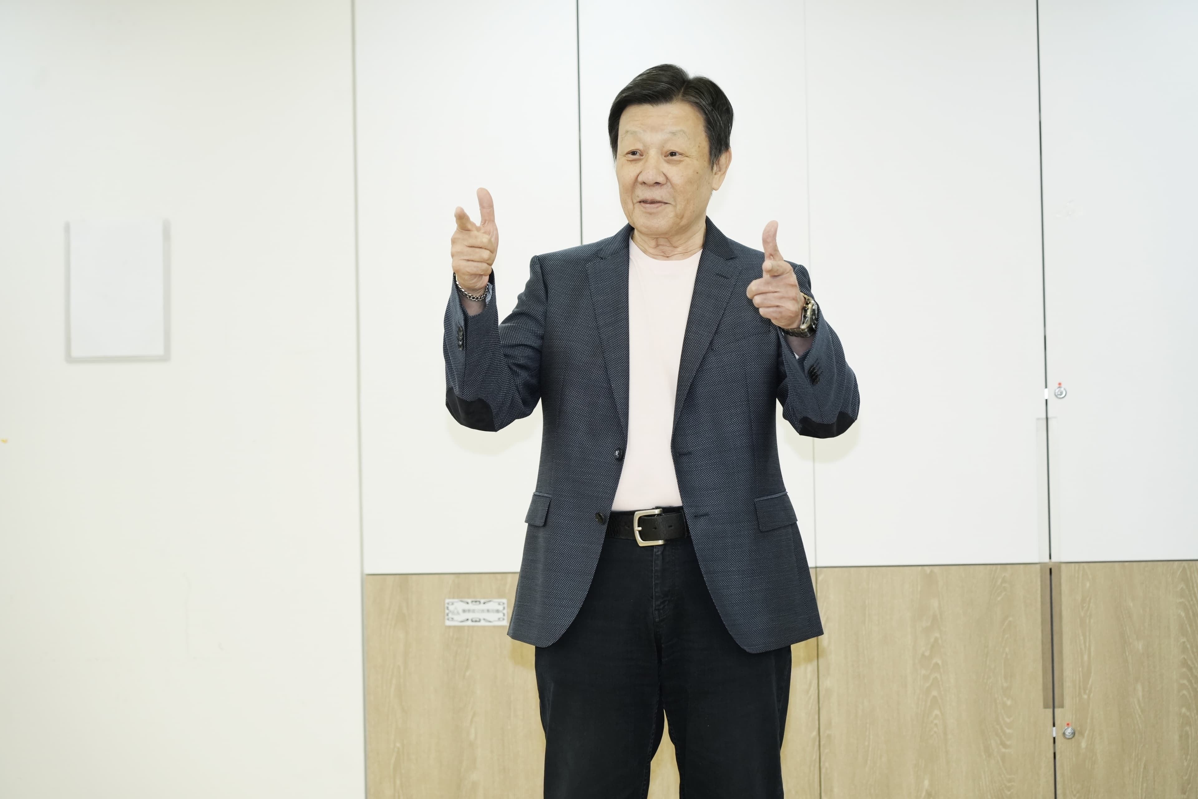 寇世勳如今有了孫女,非常疼愛。