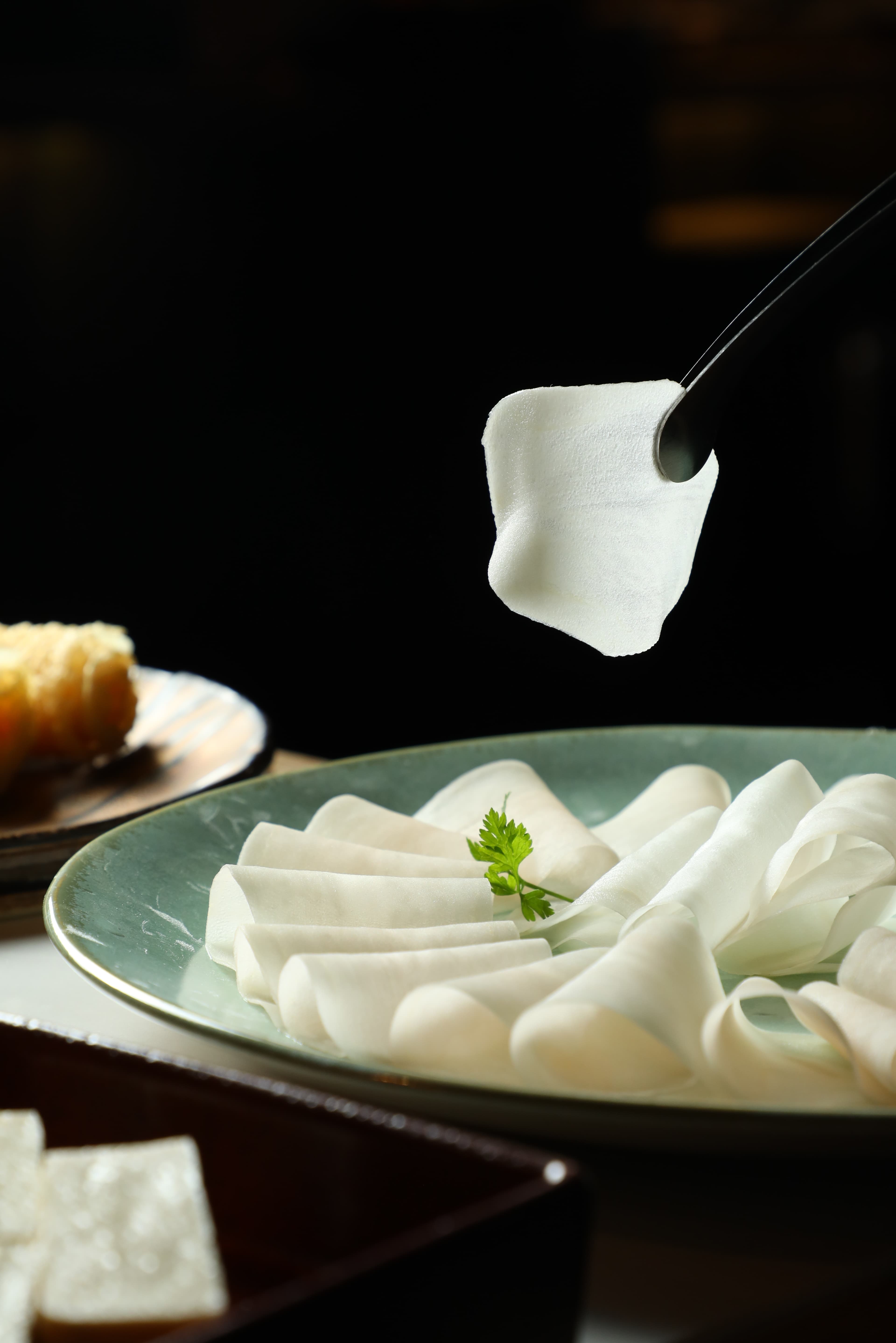 土豆片切得薄透,涮幾秒鐘就可入口,爽脆夠味。(88元/份)