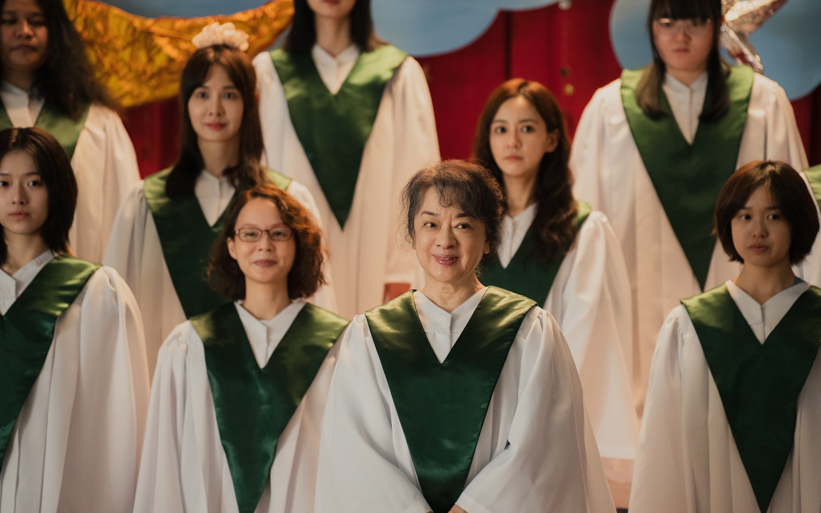 慶祝票房榮登影史冠軍,片中飾演玉英奶奶的翁倩玉,所演唱的〈時間之歌〉官方MV也正式公開。(壹壹喜喜提供)