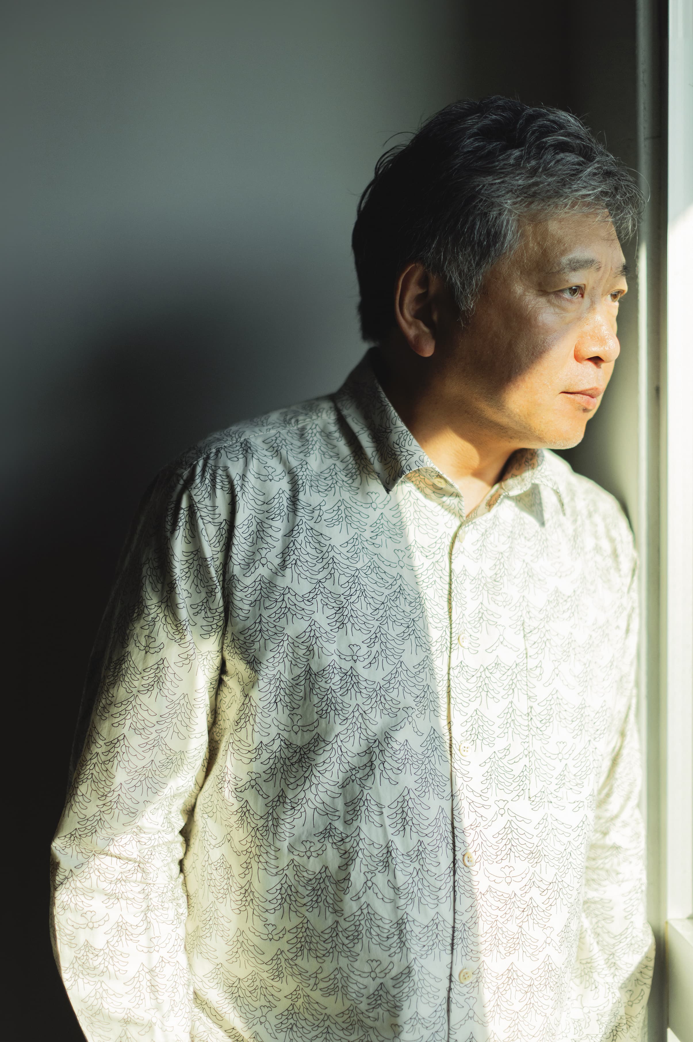 在拍攝《驀然回首》前,是枝裕和要求四個主角都去學畫。下筆的聲音,從猶疑不定到自信的轉變,也融合成電影之中微妙的體感。