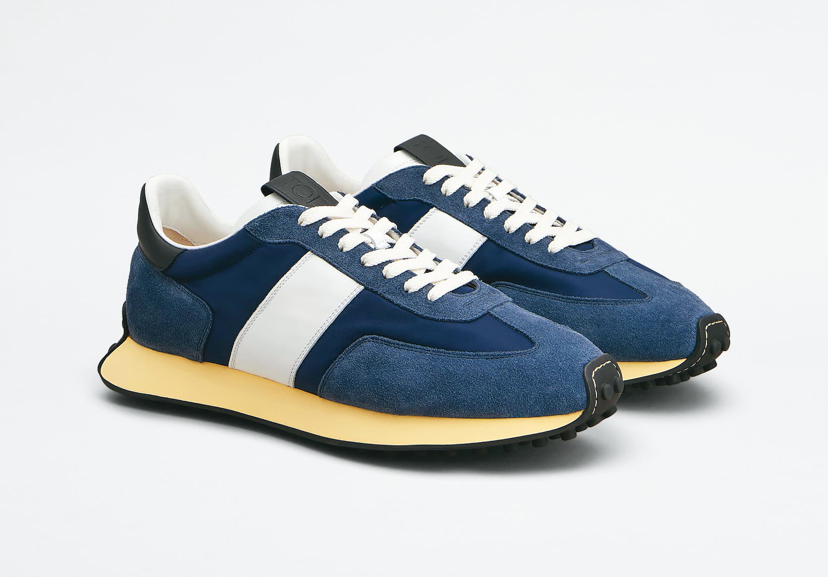 T Vintage藍色拼色休閒鞋。NT$32,100(迪生提供)